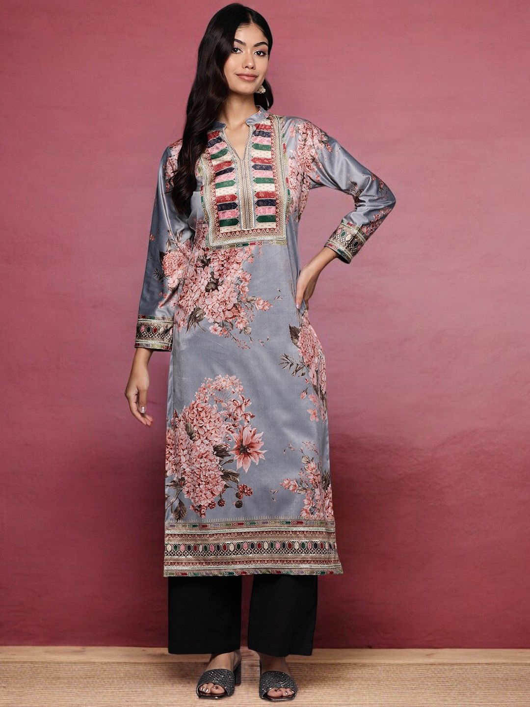 

Ahalyaa Floral Printed Mandarin Collar Gotta Patti Velvet Straight Kurta, Grey