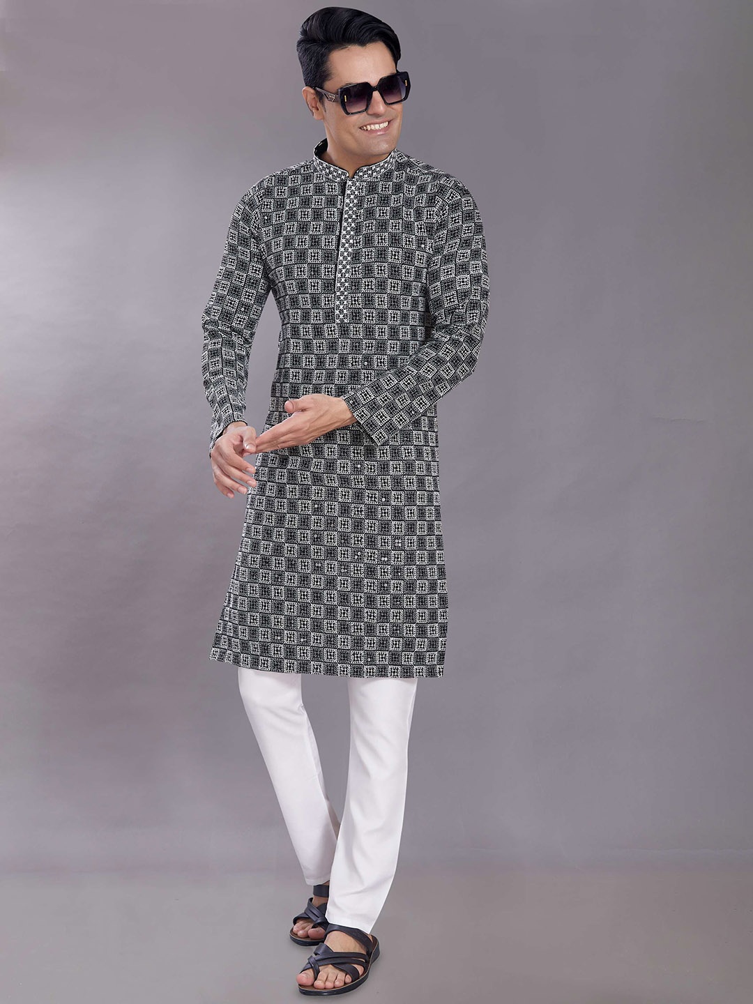 

DIVISIVE Geometric Embroidered Mandarin Collar Straight Kurta, Black