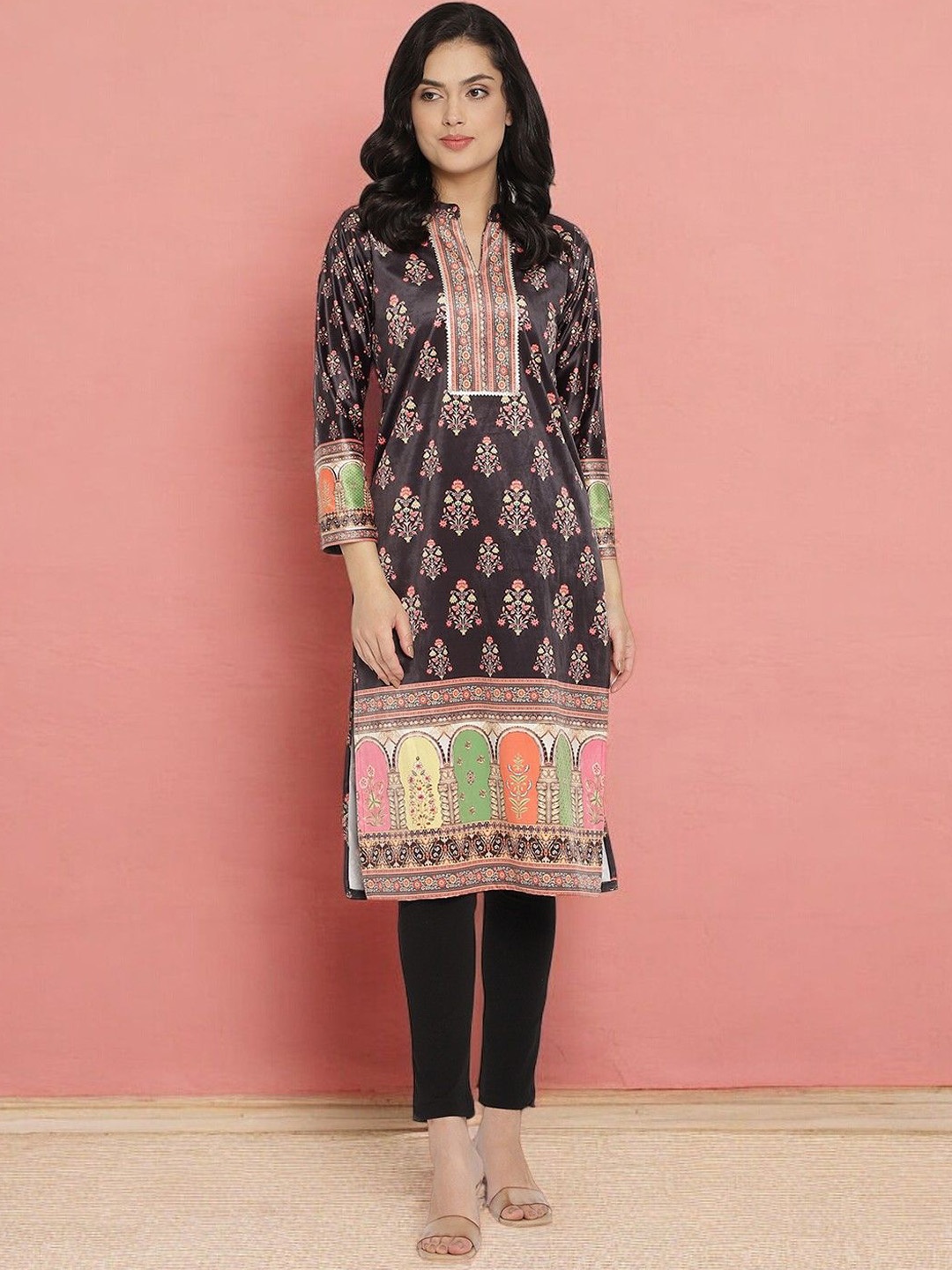 

Ahalyaa Brown Floral Printed Mandarin Collar Velvet Straight Kurta