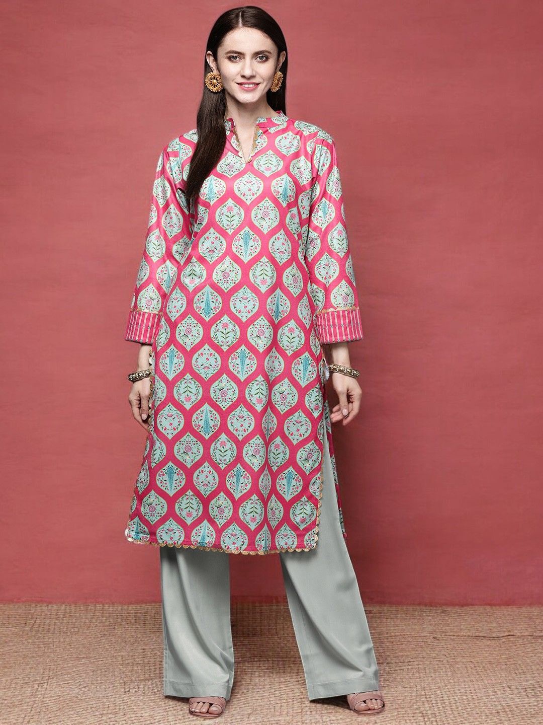 

Ahalyaa Floral Printed Mandarin Collar Velvet Straight Kurta, Pink