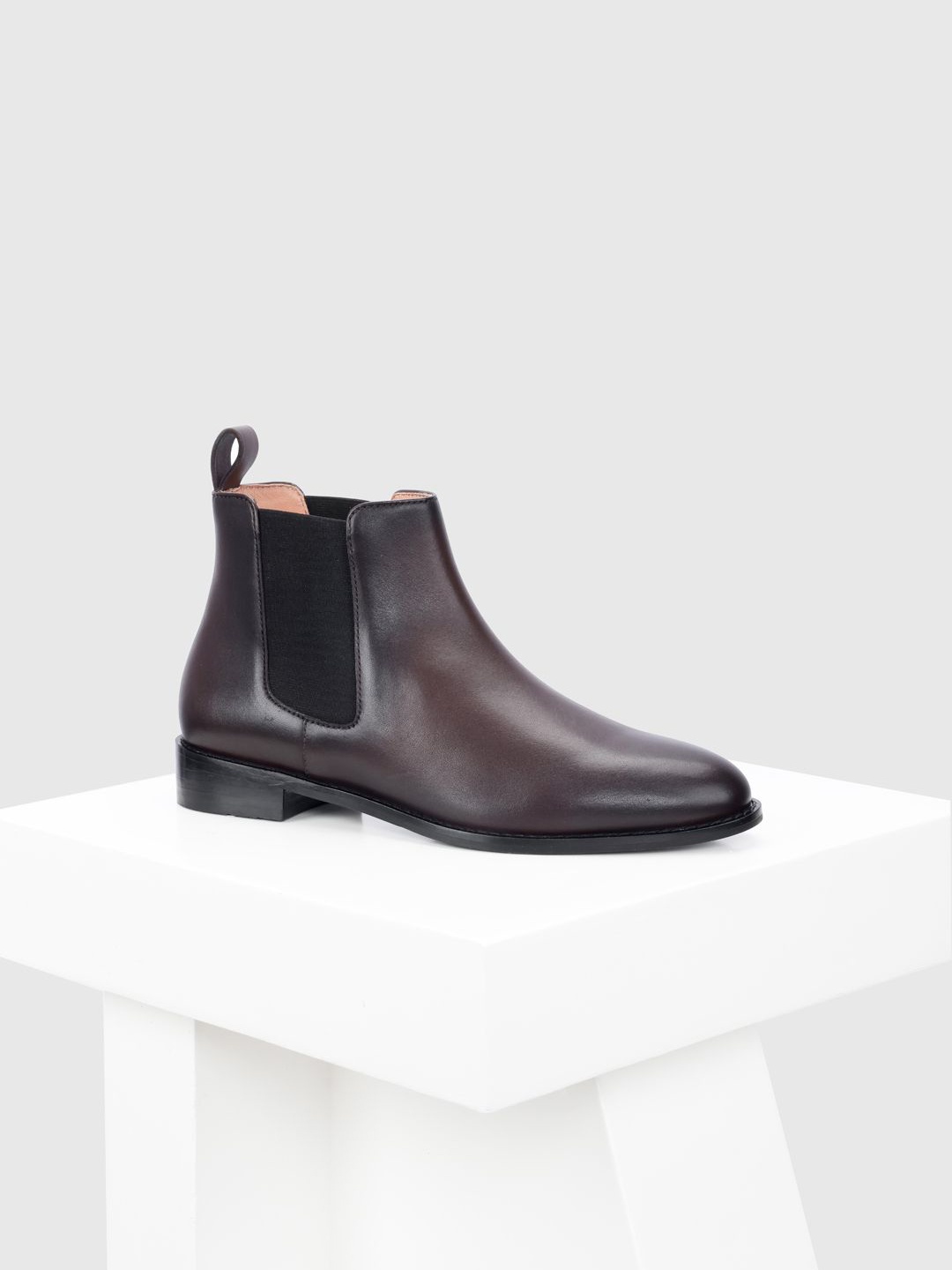 

Oroh Women Leather Chealse Boots, Maroon