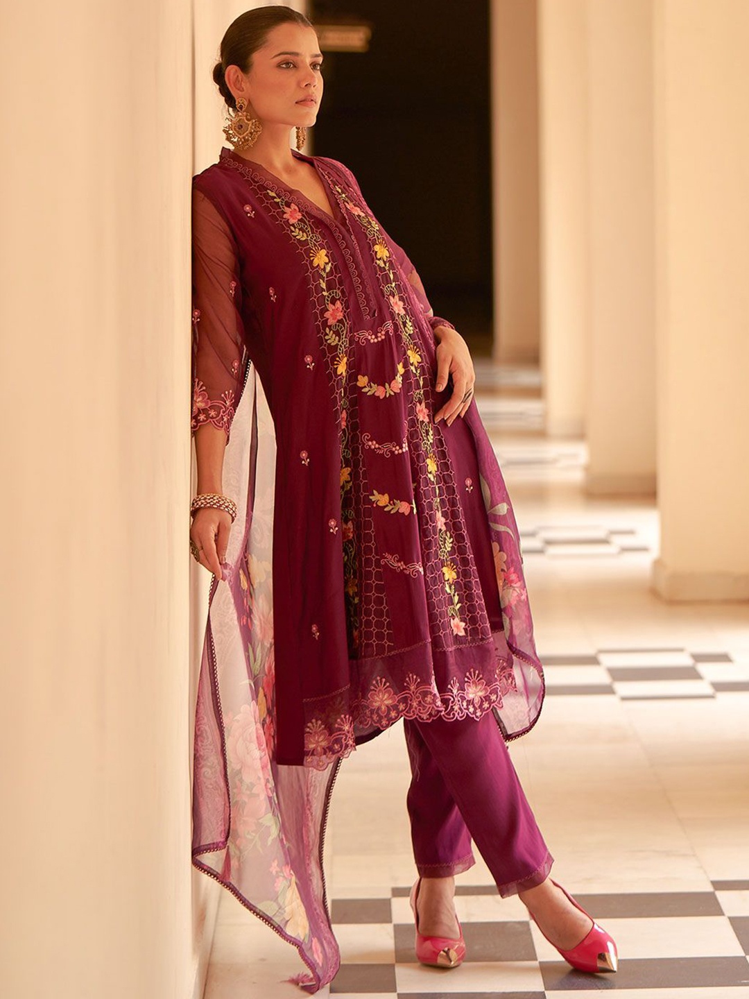 

DRESOUL Floral Embroidered Kurta With Trousers & Dupatta, Maroon