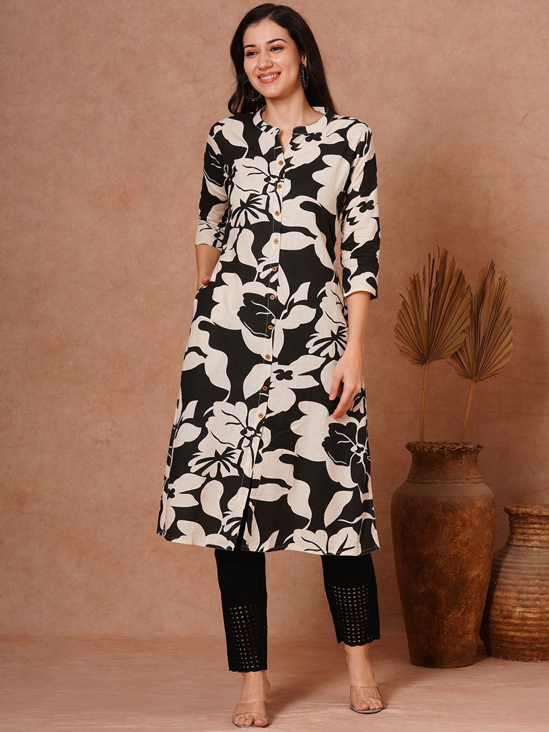 

FASHOR Floral Printed Mandarin Collar A-Line Kurta, Black