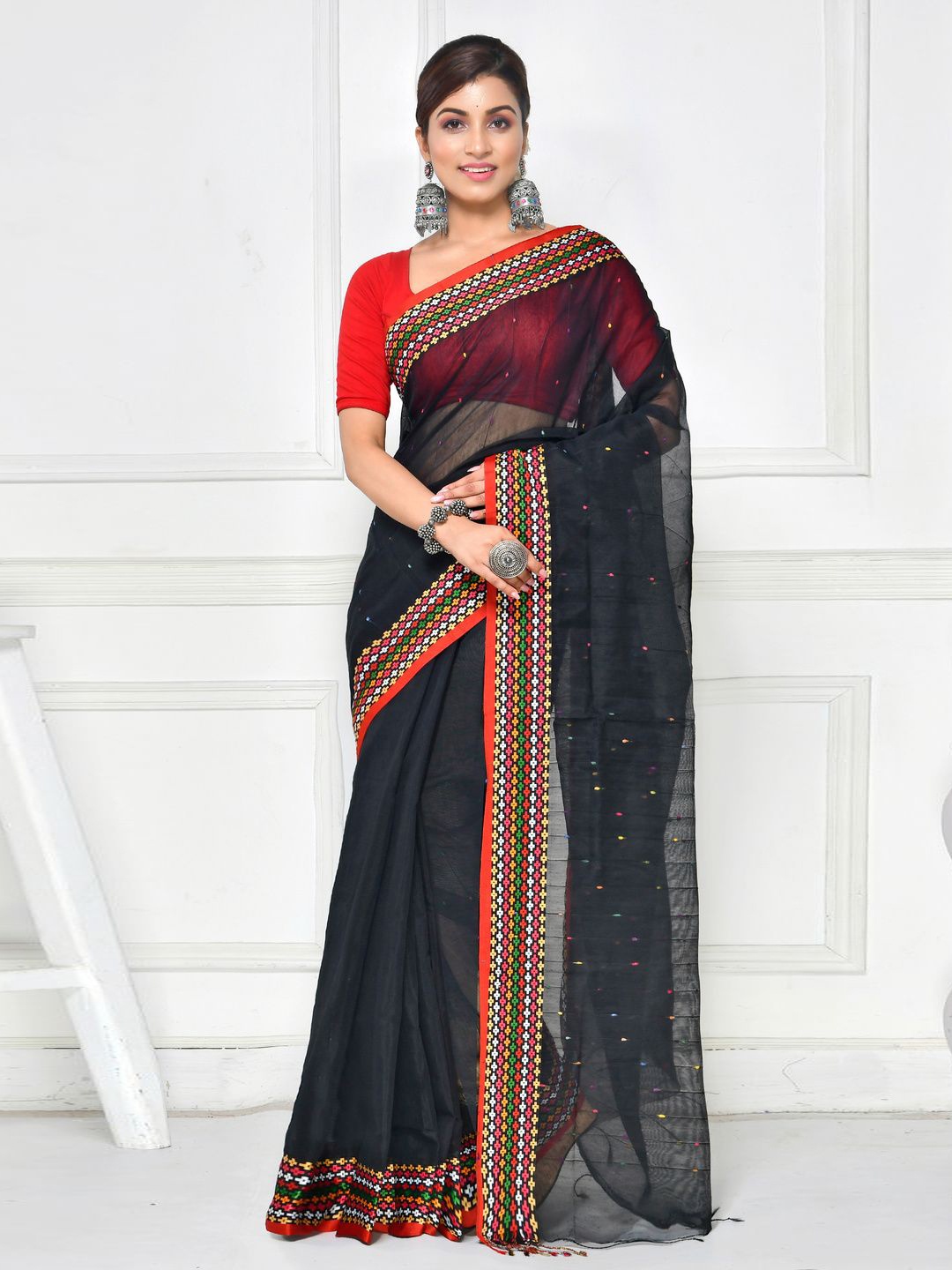 

Crochetin Striped Saree With Blouse Piece, Black