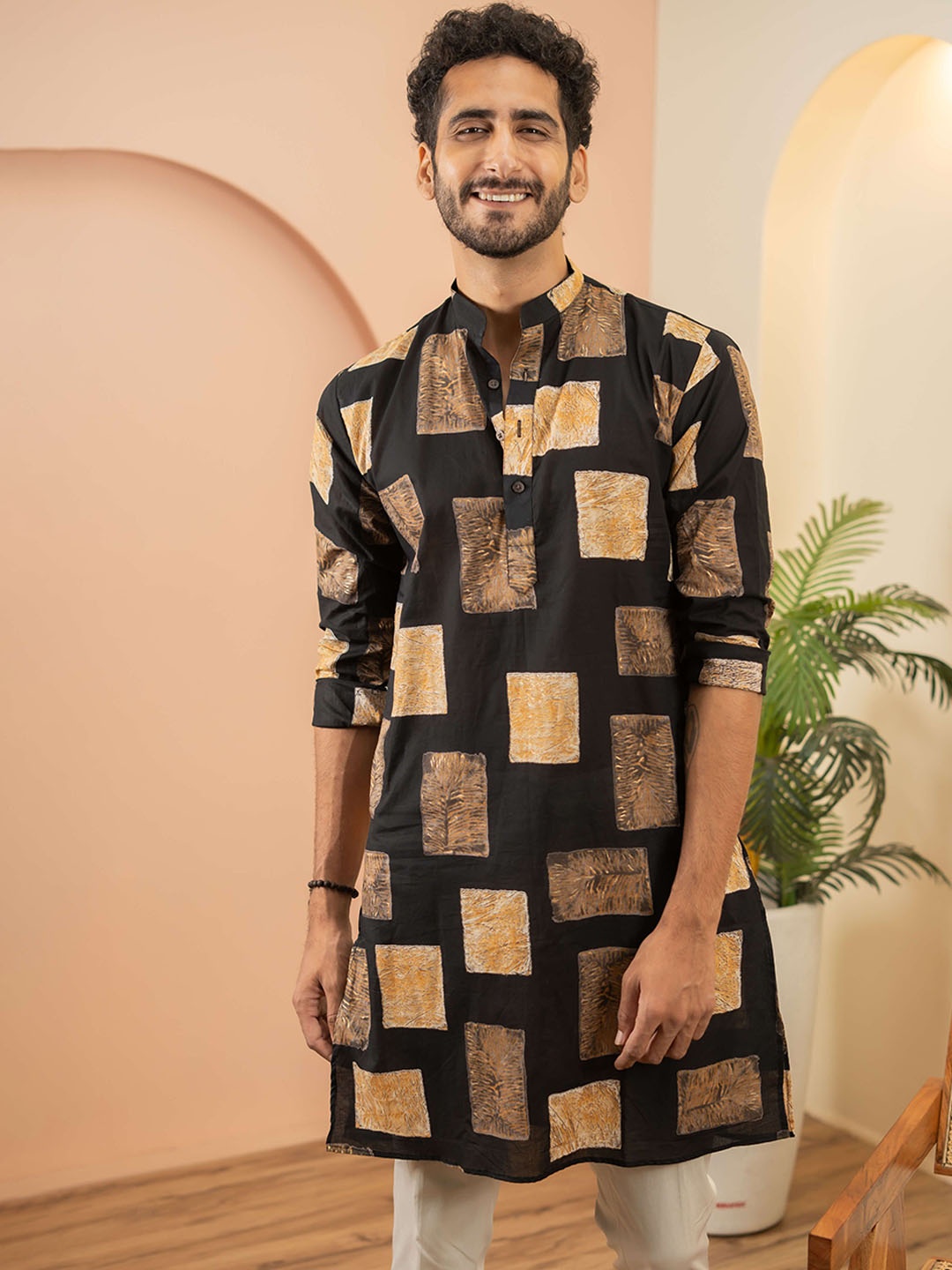 

Shasak Geometric Foil Printed Mandarin Collar Straight Cotton Kurta, Black