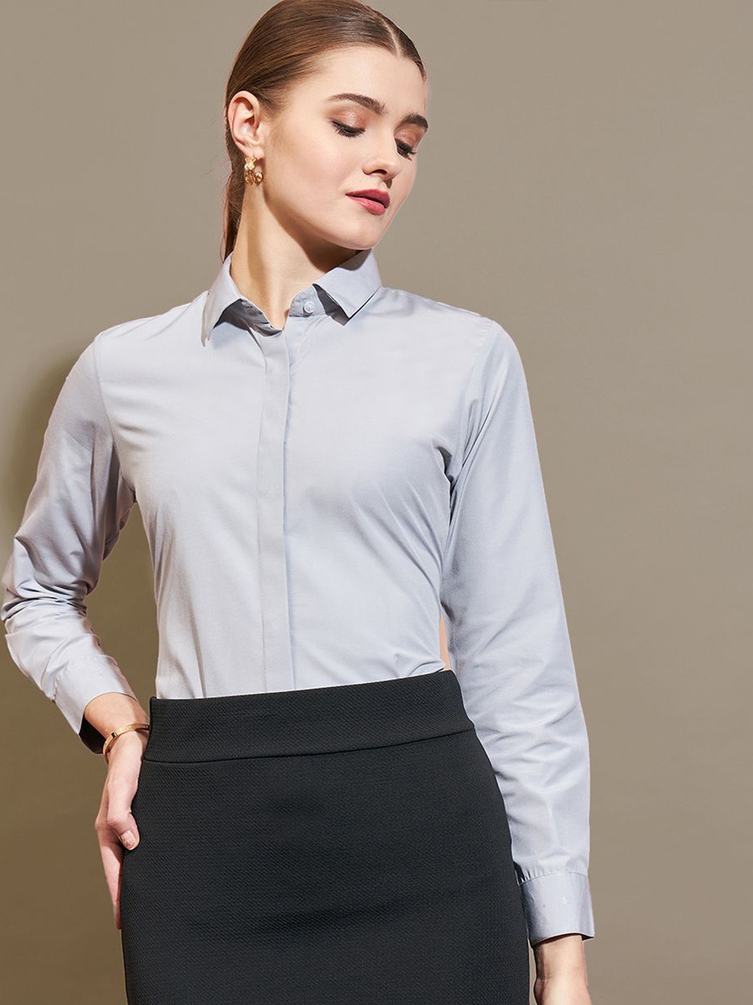 

The Roadster Lifestyle Co. Women Spread Collar Solid Slim Fit Formal Shirt, Grey