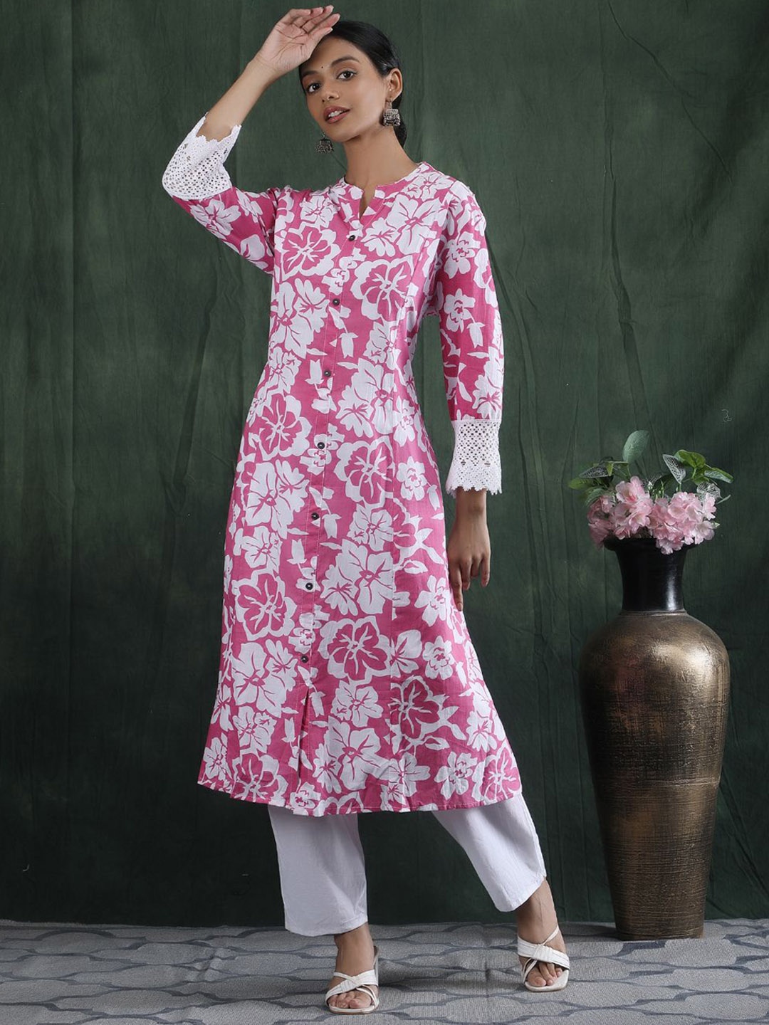 

SHIFORY Floral Printed Pure Cotton A-Line Kurta With Trousers & Dupatta, Pink