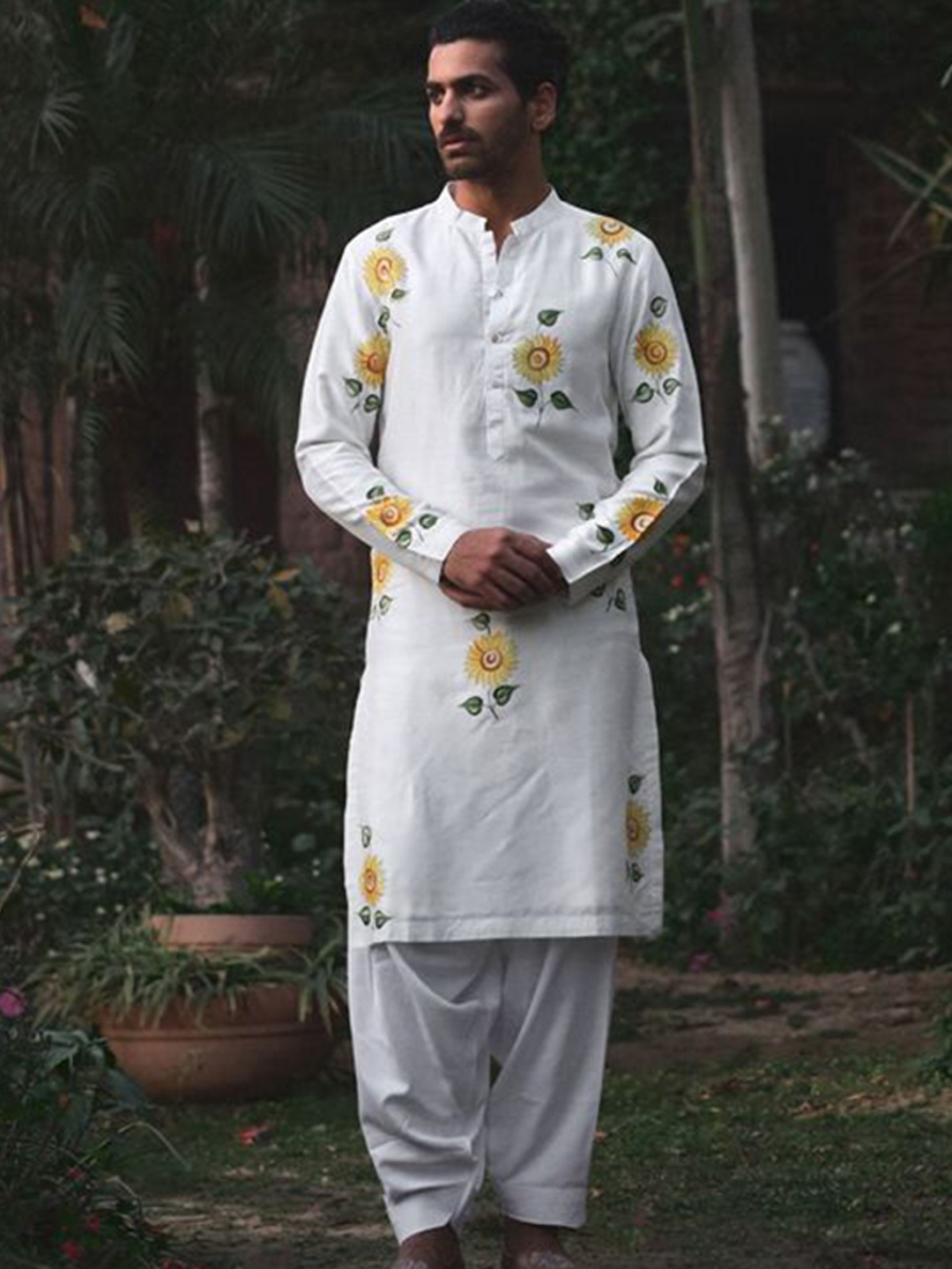 

Ankit V Kapoor Floral Printed Mandarin Collar Straight Kurta with Salwar, Off white