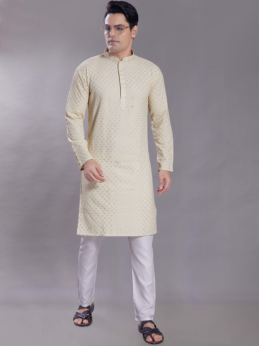

DIVISIVE Floral Embroidered Sequinned Mandarin Collar Slim Fit Kurta, White