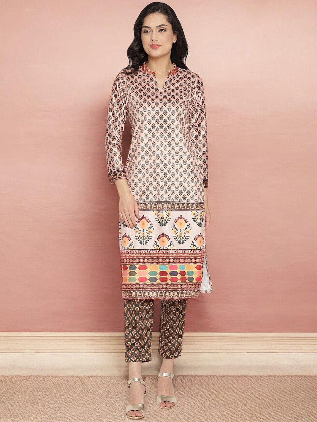 

Ahalyaa Tan Floral Printed Mandarin Collar Velvet Straight Kurta with Trousers