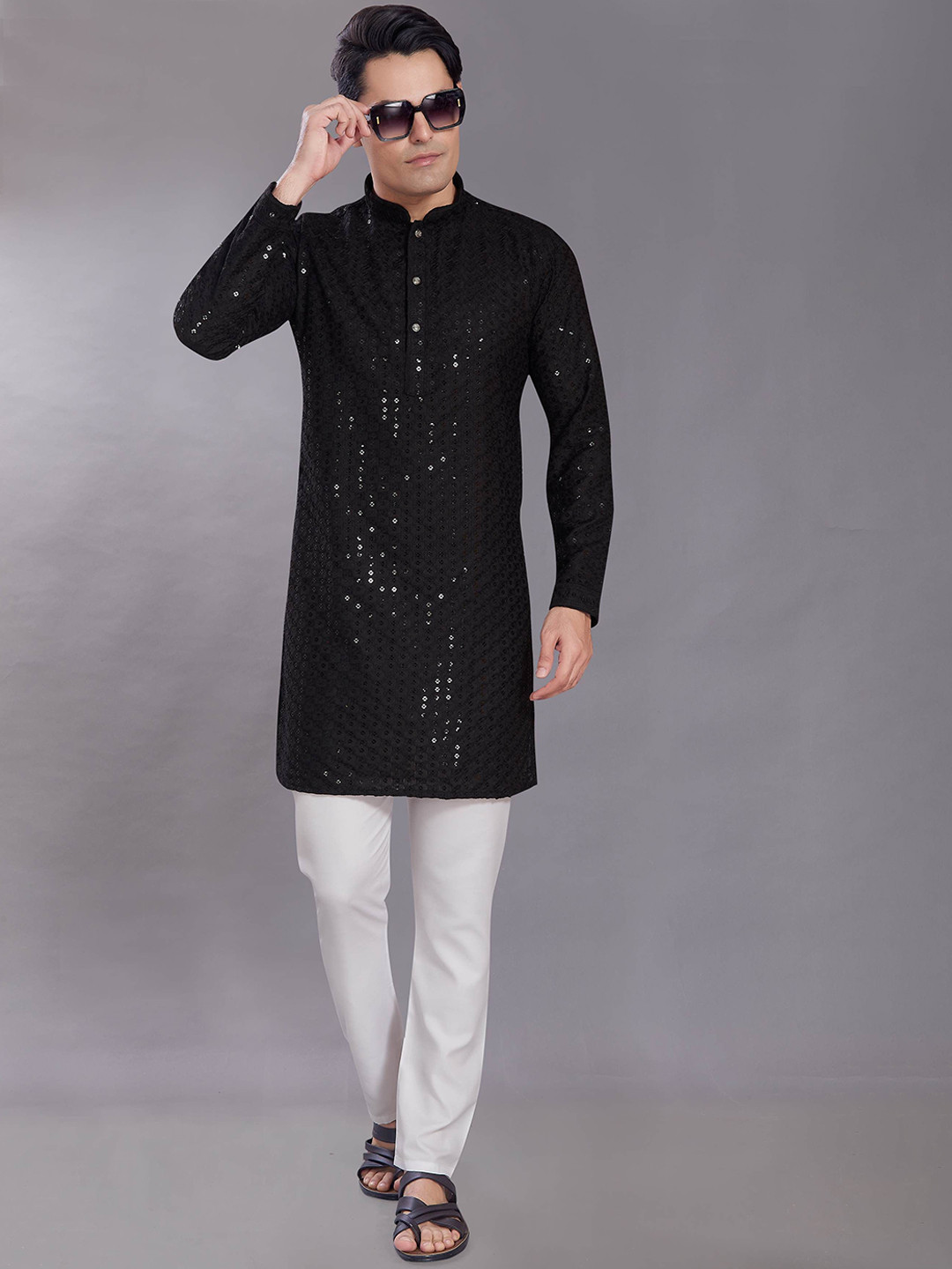 

DIVISIVE Floral Embroidered Sequinned Mandarin Collar Slim Fit Kurta, Black