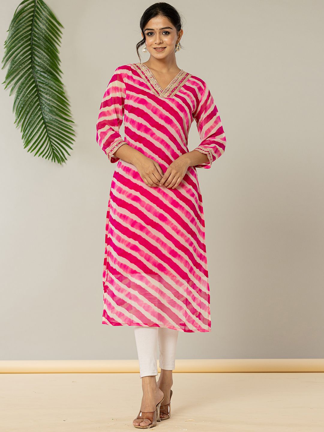 

Yufta Leheriya Dyed V-Neck Three-Quarter Sleeves Thread Work Georgette Kurta, Pink