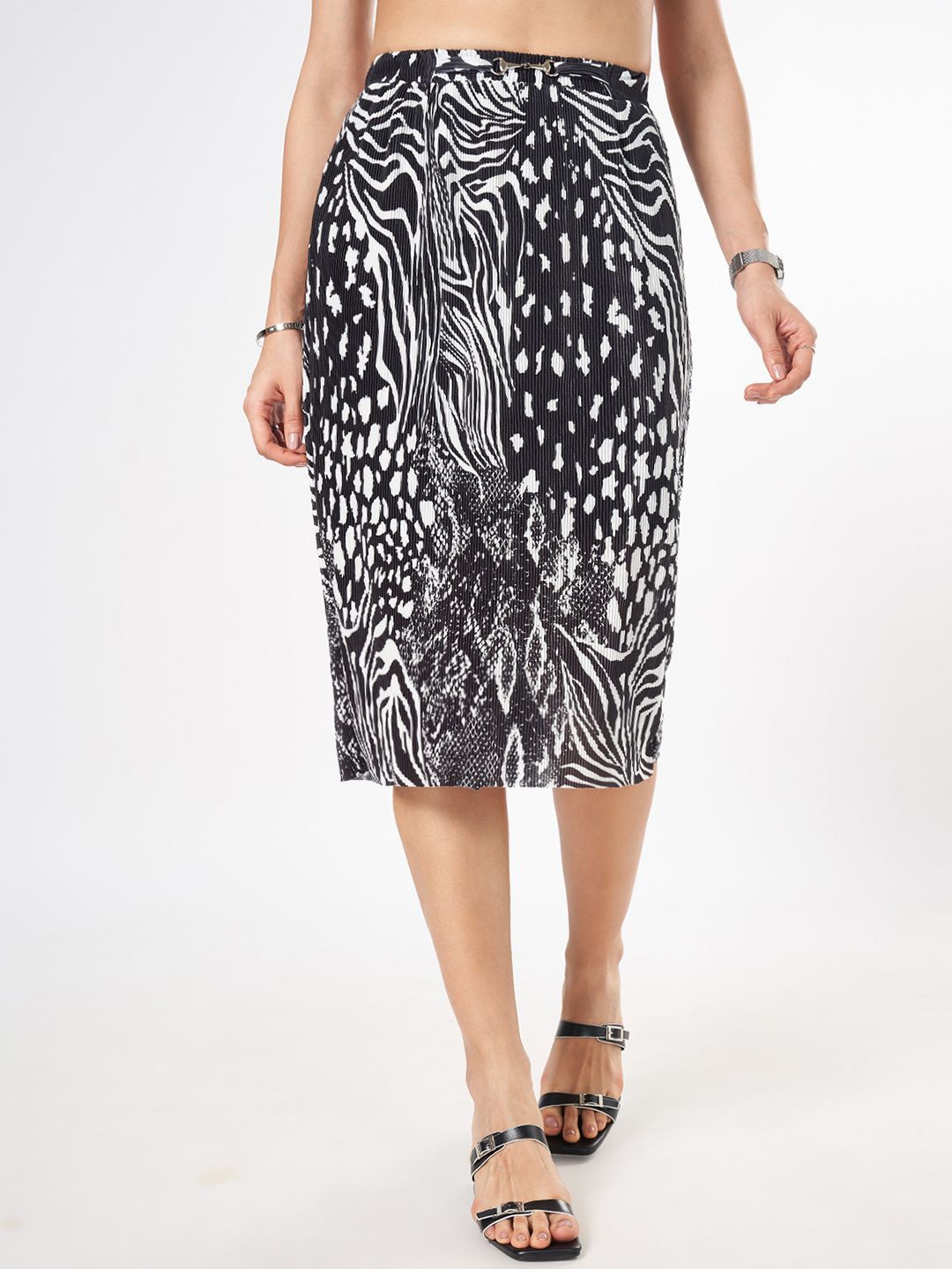 

Annabelle by Pantaloons Printed A- Line Knee Length Skirt, Black