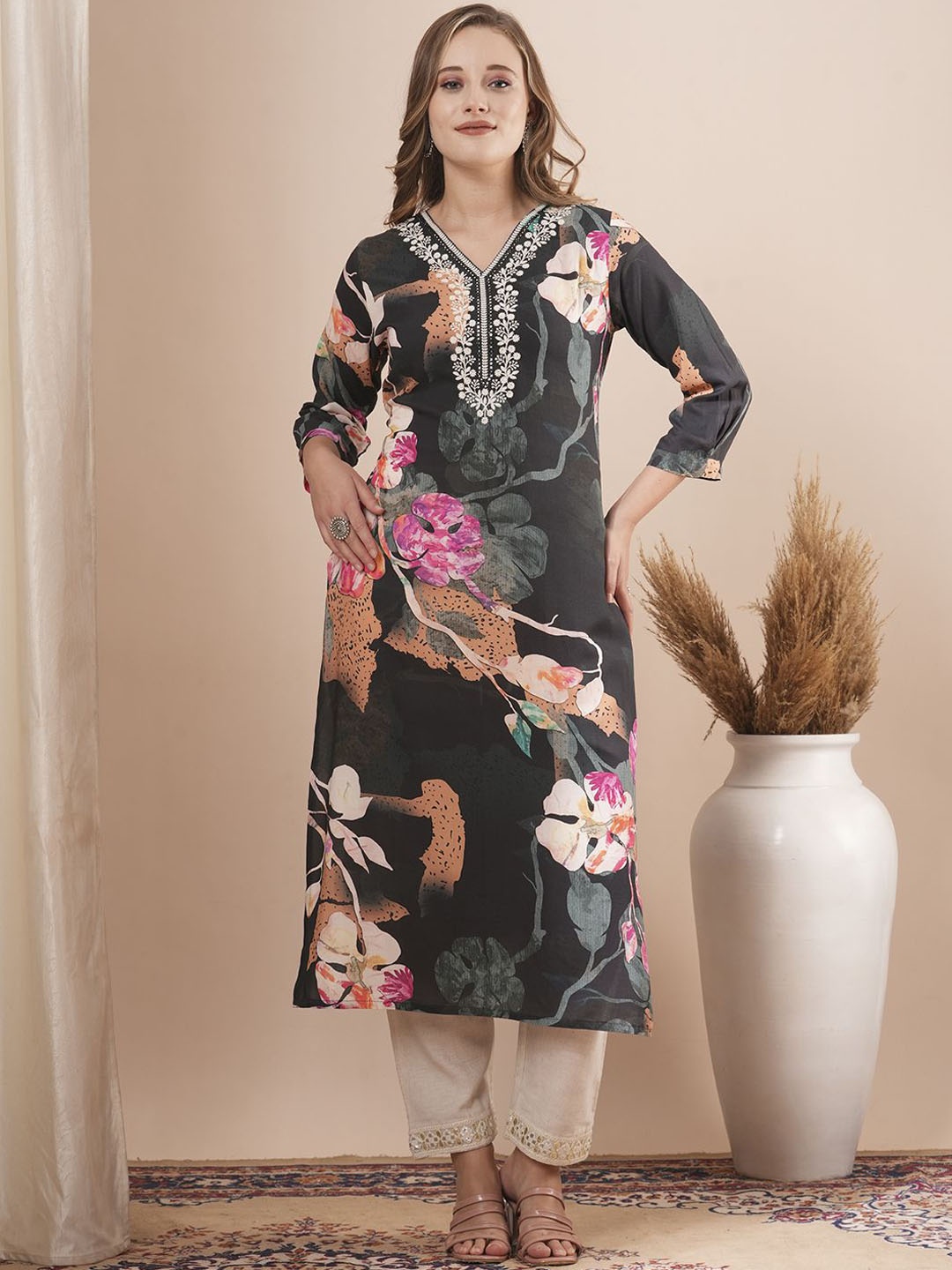 

FASHOR Floral Printed V-Neck Straight Kurta, Black