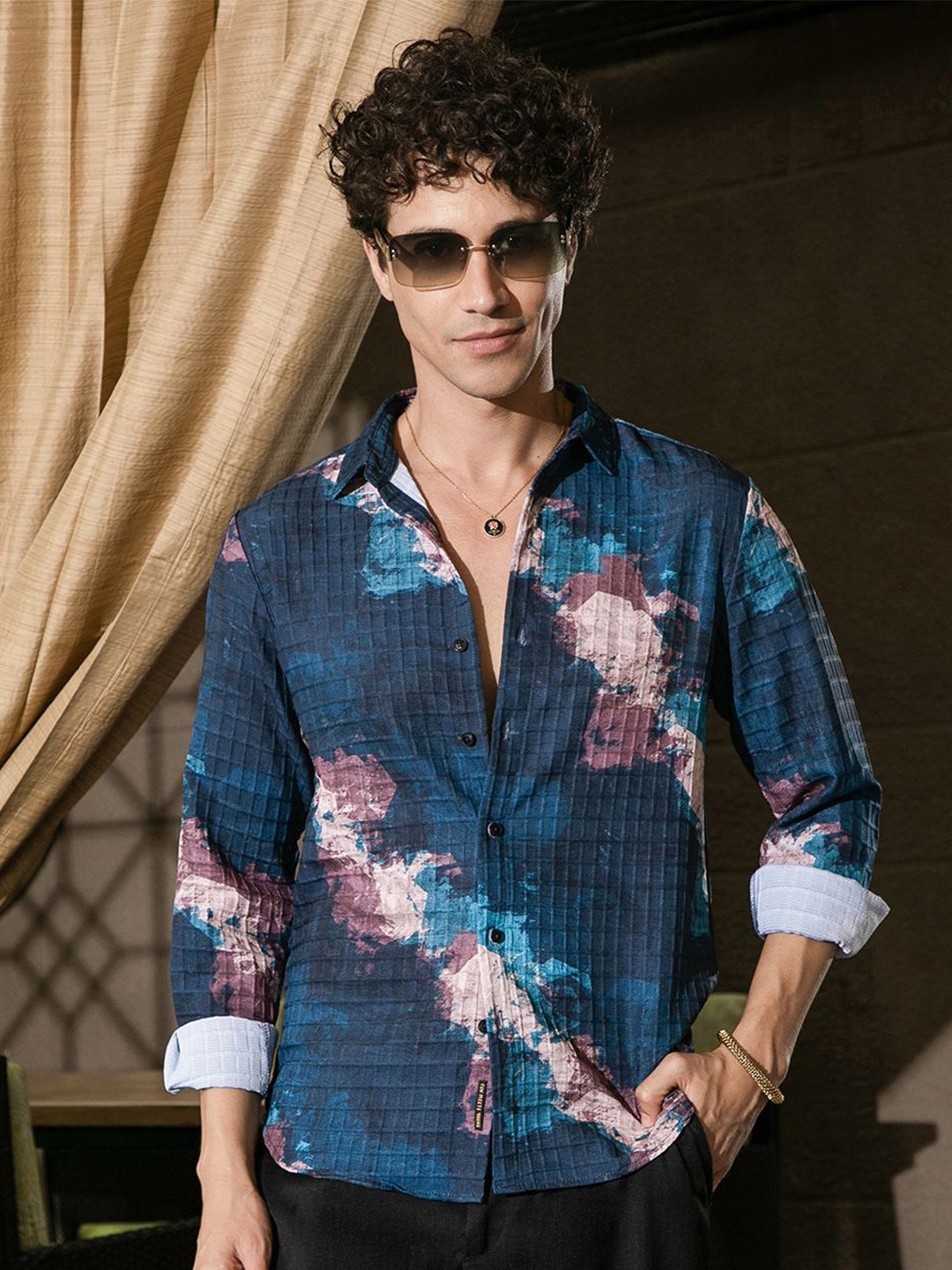 

Campus Sutra Men Comfort Abstract Printed Casual Shirt, Blue