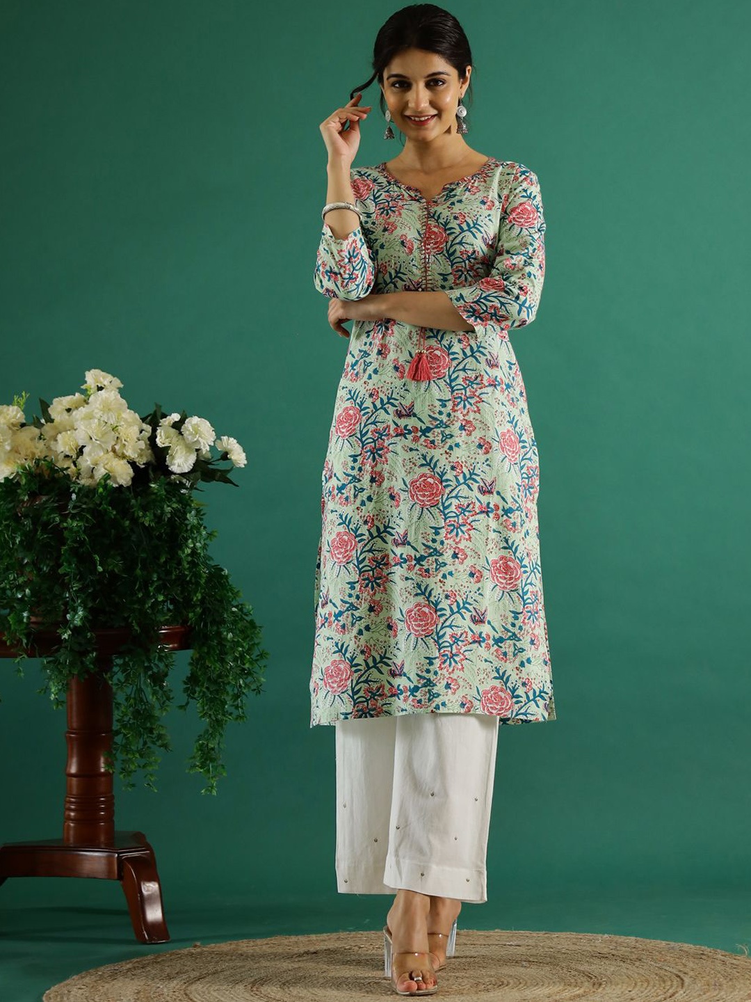 

RangDeep Floral Printed Notch Neck Thread Work Straight Kurta, Blue