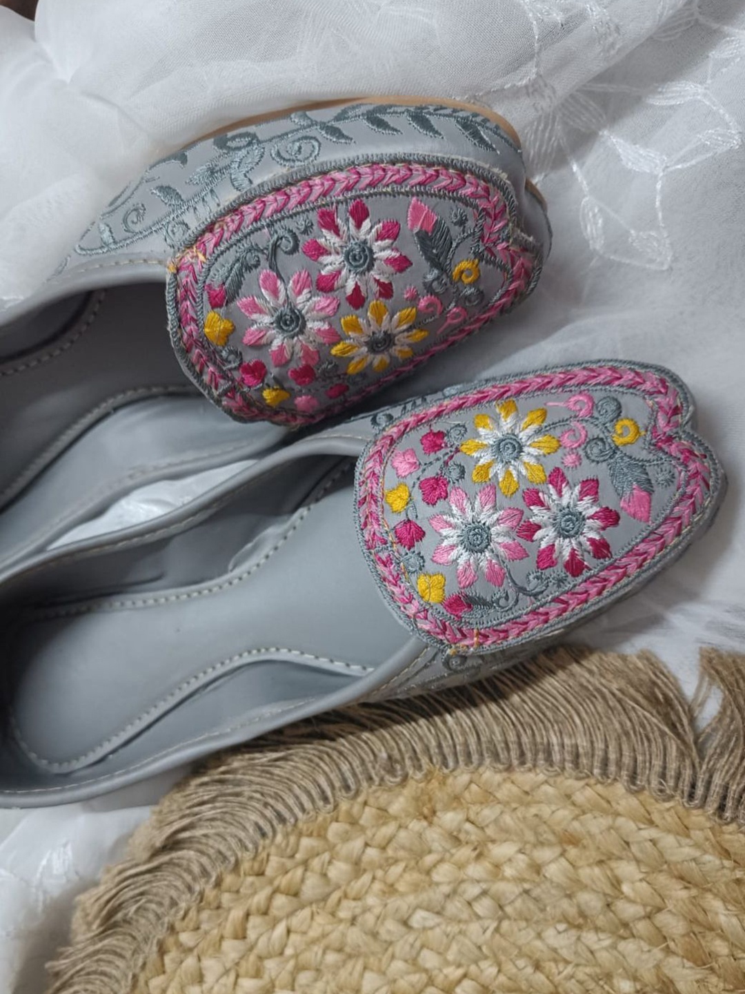 

DESI COLOUR Women Ethnic Mojaris Floral Embroidered Flats, Grey