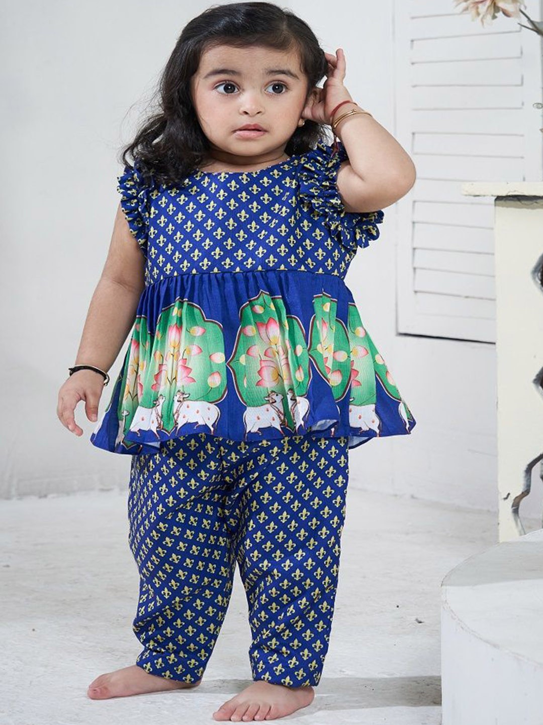 

Vivedkids Girls Floral Printed Pure Cotton Anarkali Kurta With Trousers, Blue