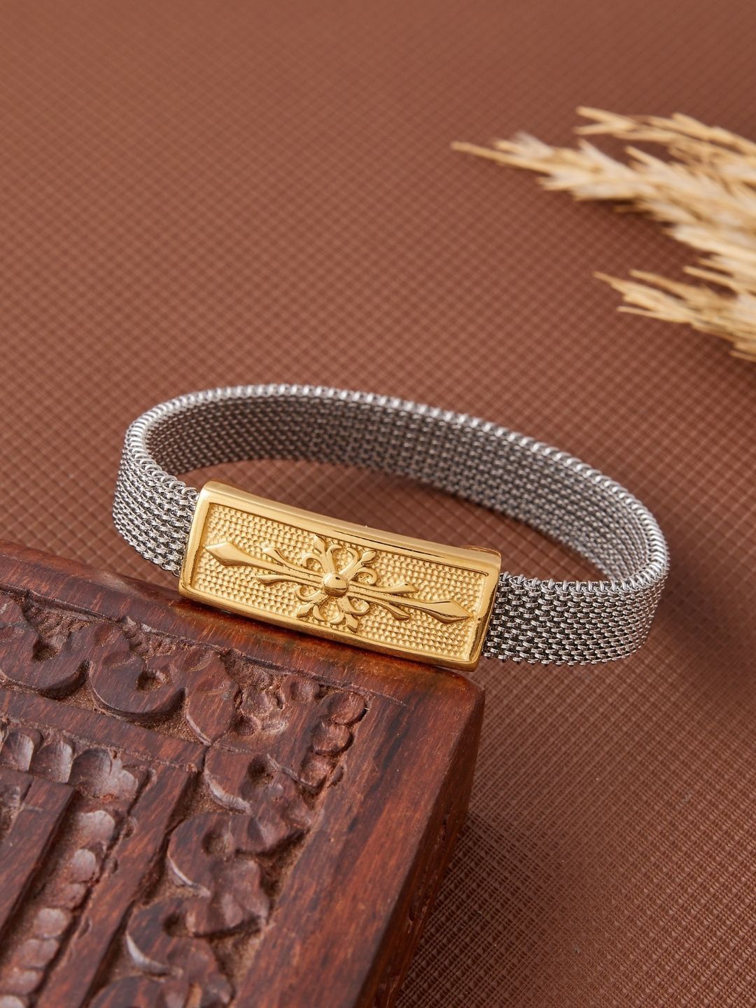 

PYLON Men Gold-Plated Stainless Steel Elasticated Bracelet, Silver