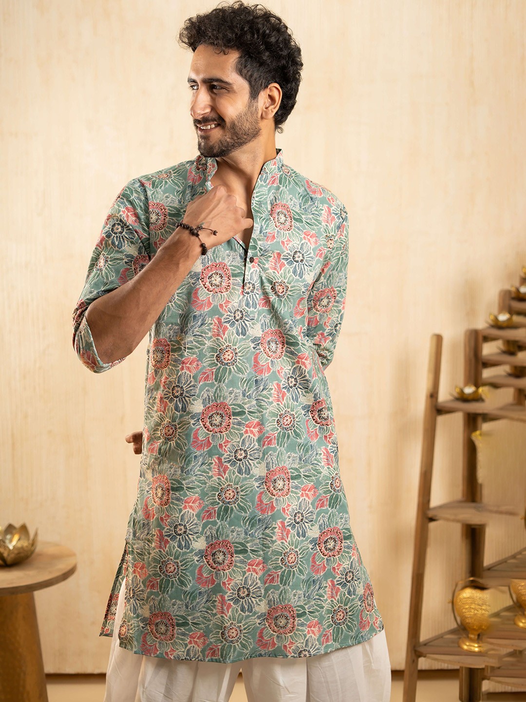

Shasak Floral Printed Mandarin Collar Long Sleeves Straight Kurta, Green