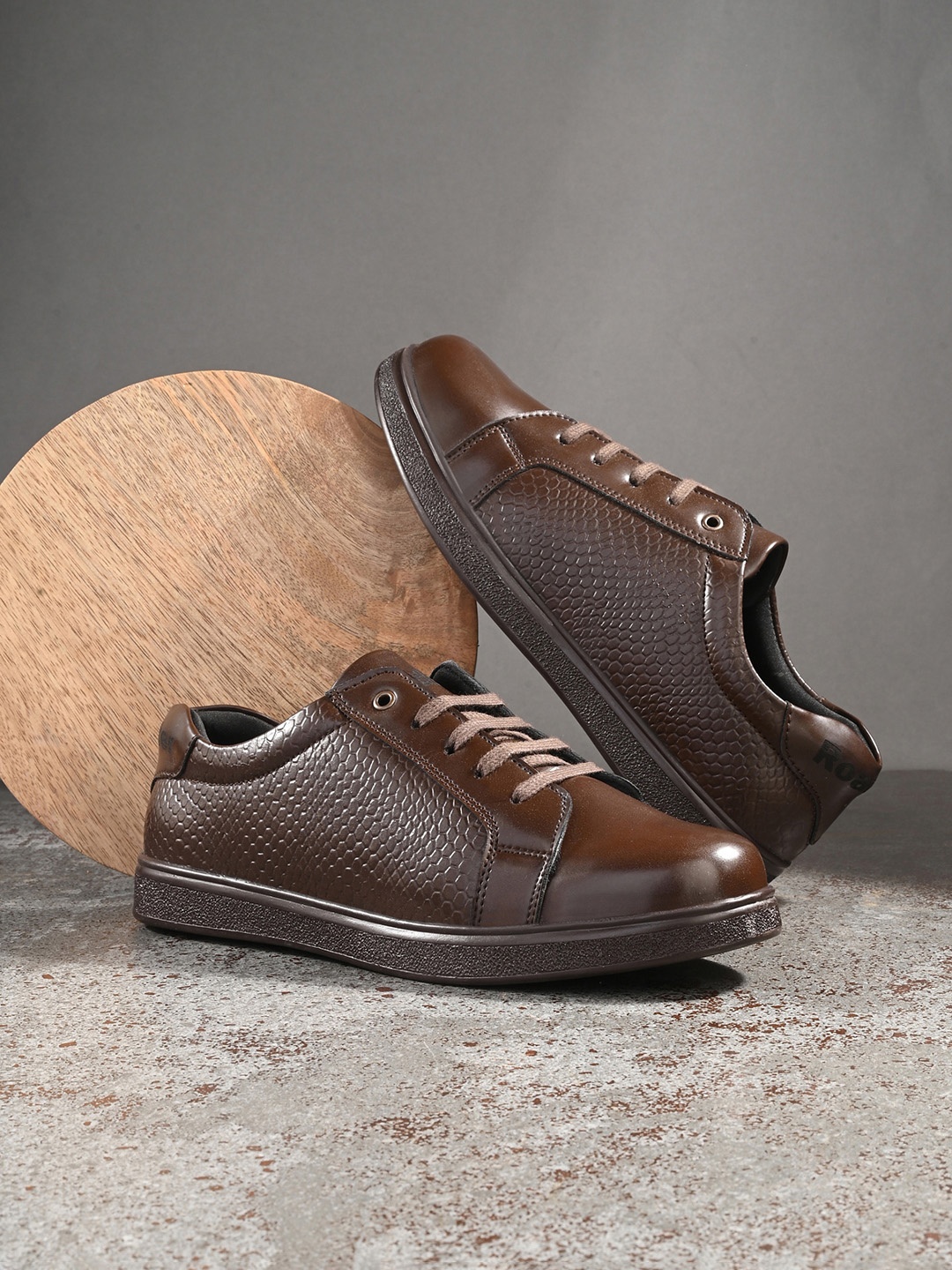 

The Roadster Lifestyle Co Men Casual Sneakers, Brown