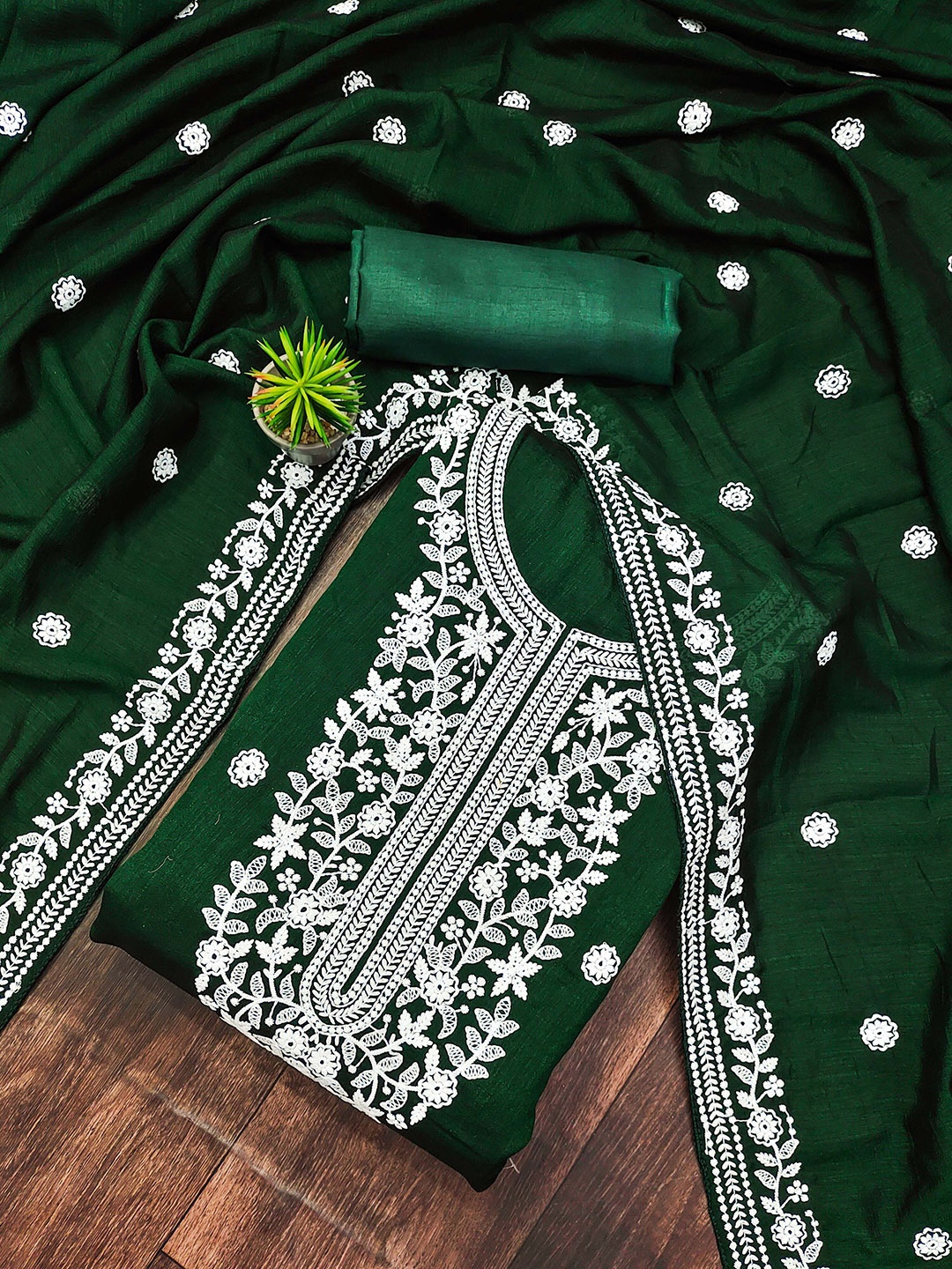 

Maroosh Floral Embroidered Thread Work Organza Unstitched Dress Material, Green