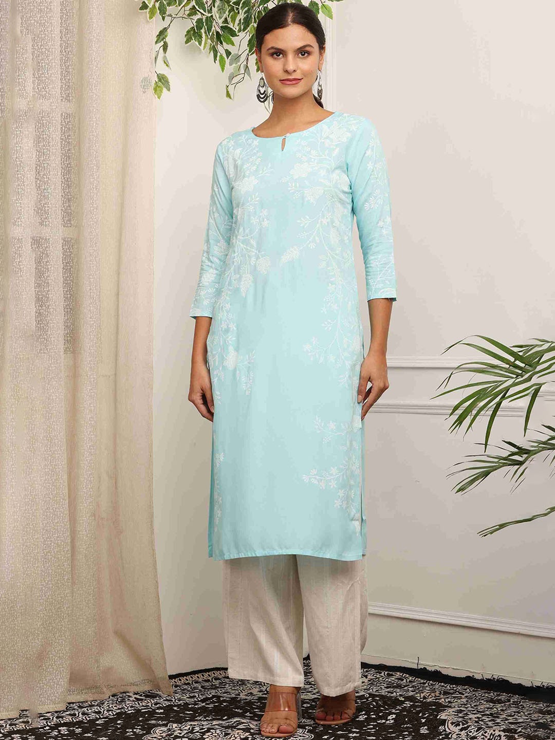 

Bhuja Floral Embroidered Straight Kurta With Palazzo, Blue