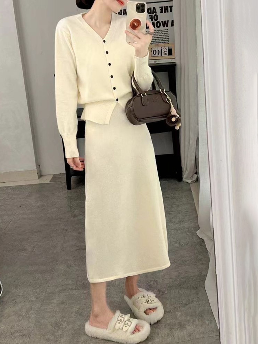 

LULU & SKY V-Neck Long Sleeves Sweater With Skirt, Off white