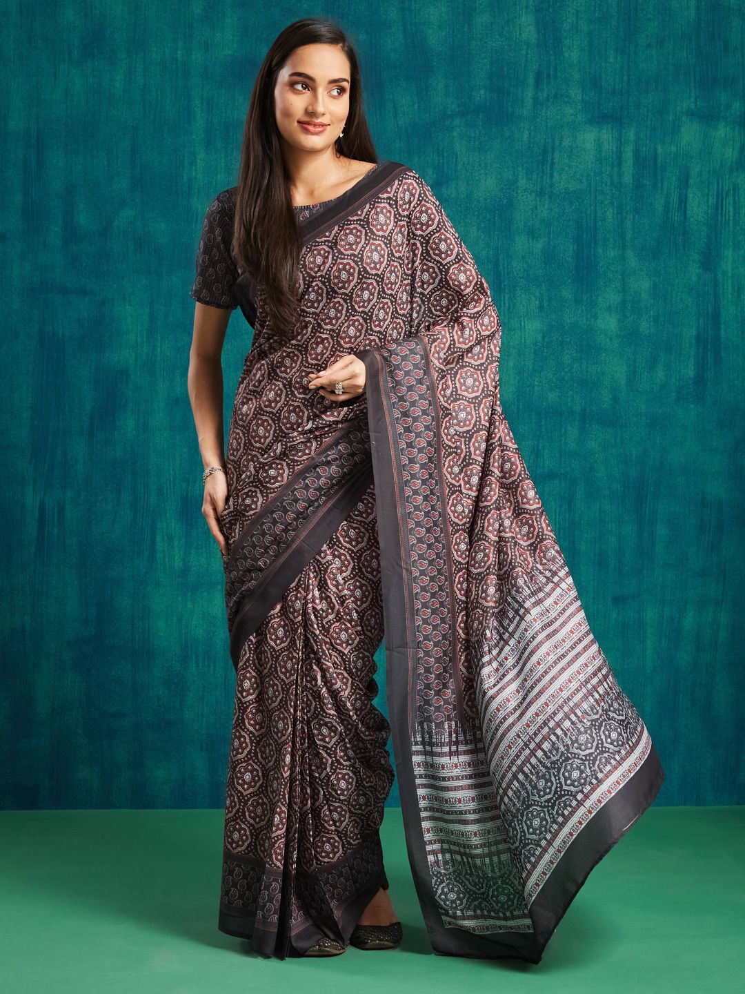 

RACHNA Ajrak Printed Ready to Wear Saree, Black