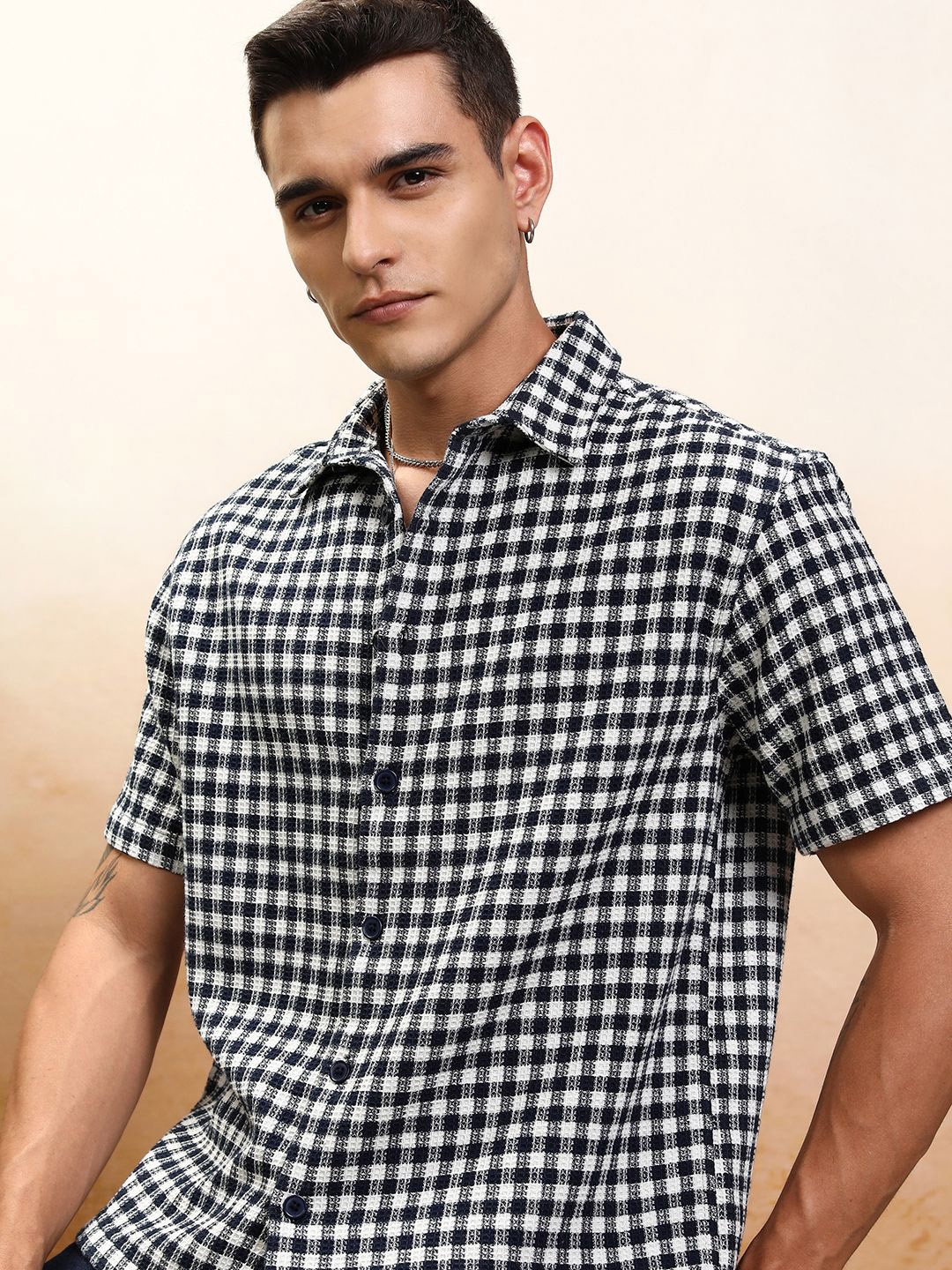 

Highlander Men Cream Oversized Textured Dobby Half Sleeve Checked Shirt, Navy blue
