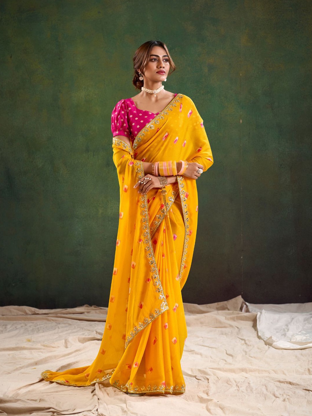 

CHUDIYA Bandhani Embroidered Pure Chiffon Bandhani Saree, Yellow