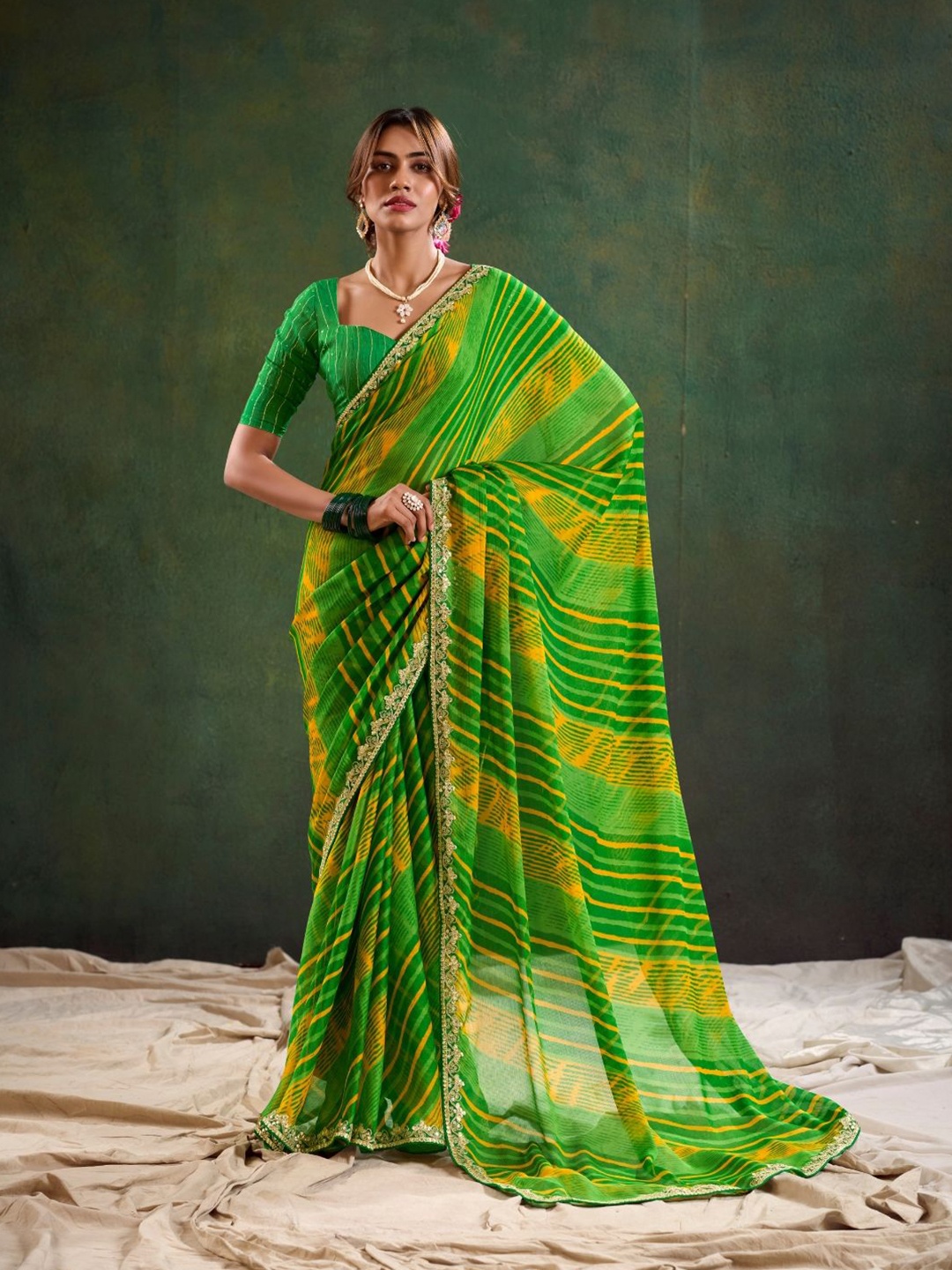 

CHUDIYA Leheriya Embroidered Pure Chiffon Leheriya Saree, Green