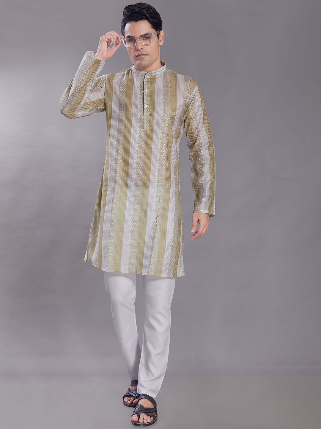 

DIVISIVE Geometric Embroidered Mandarin Collar Sequinned Straight Kurta, Yellow