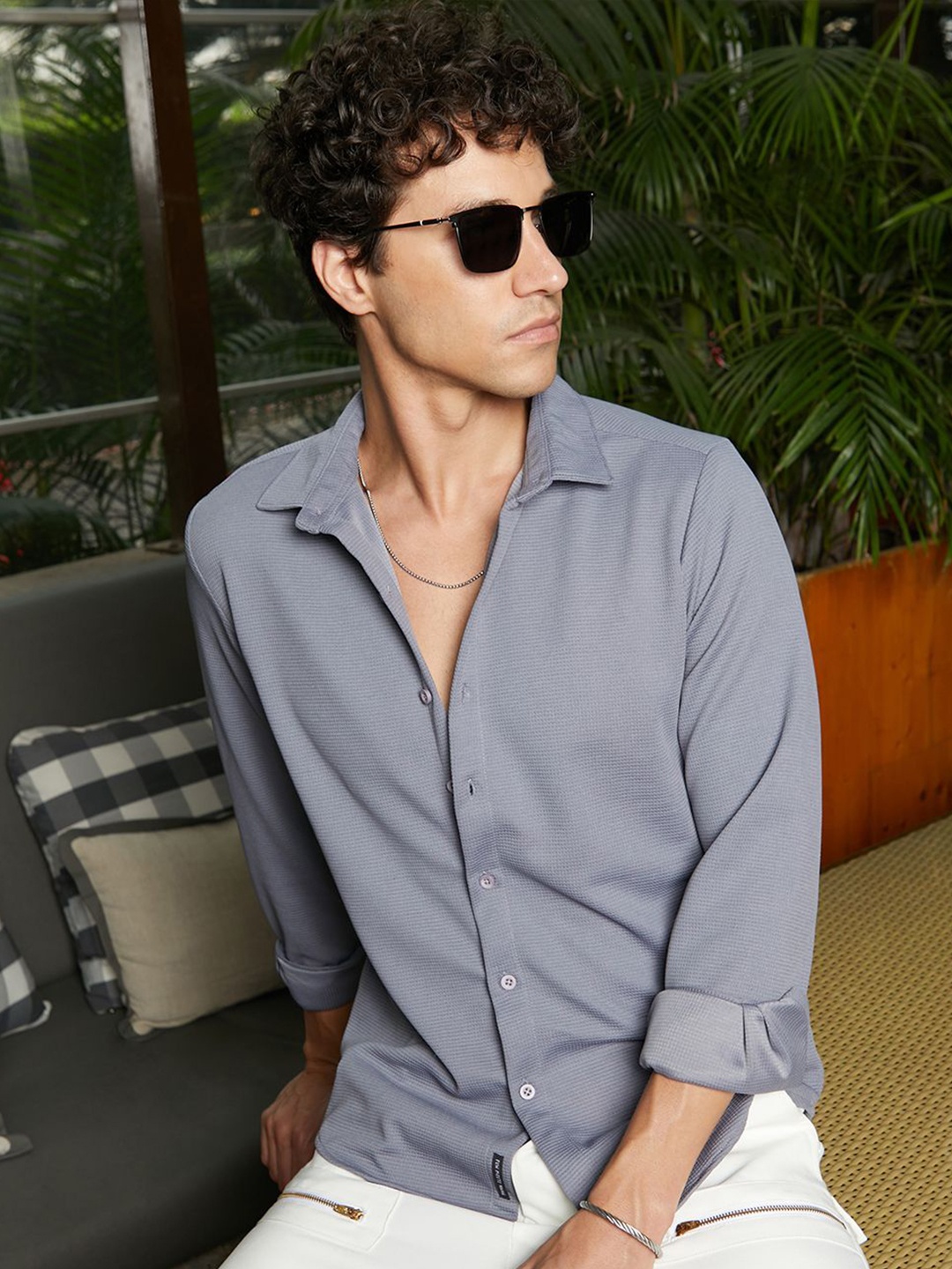 

Campus Sutra Men Comfort Spread Collar Solid Casual Shirt, Grey