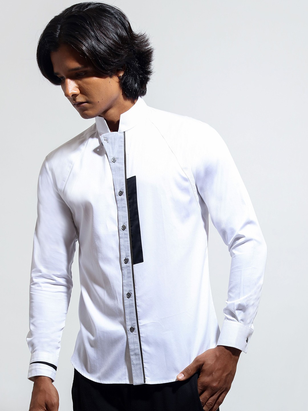 

VIVEK KARUNAKARAN Men Slim Fit Shirt, White