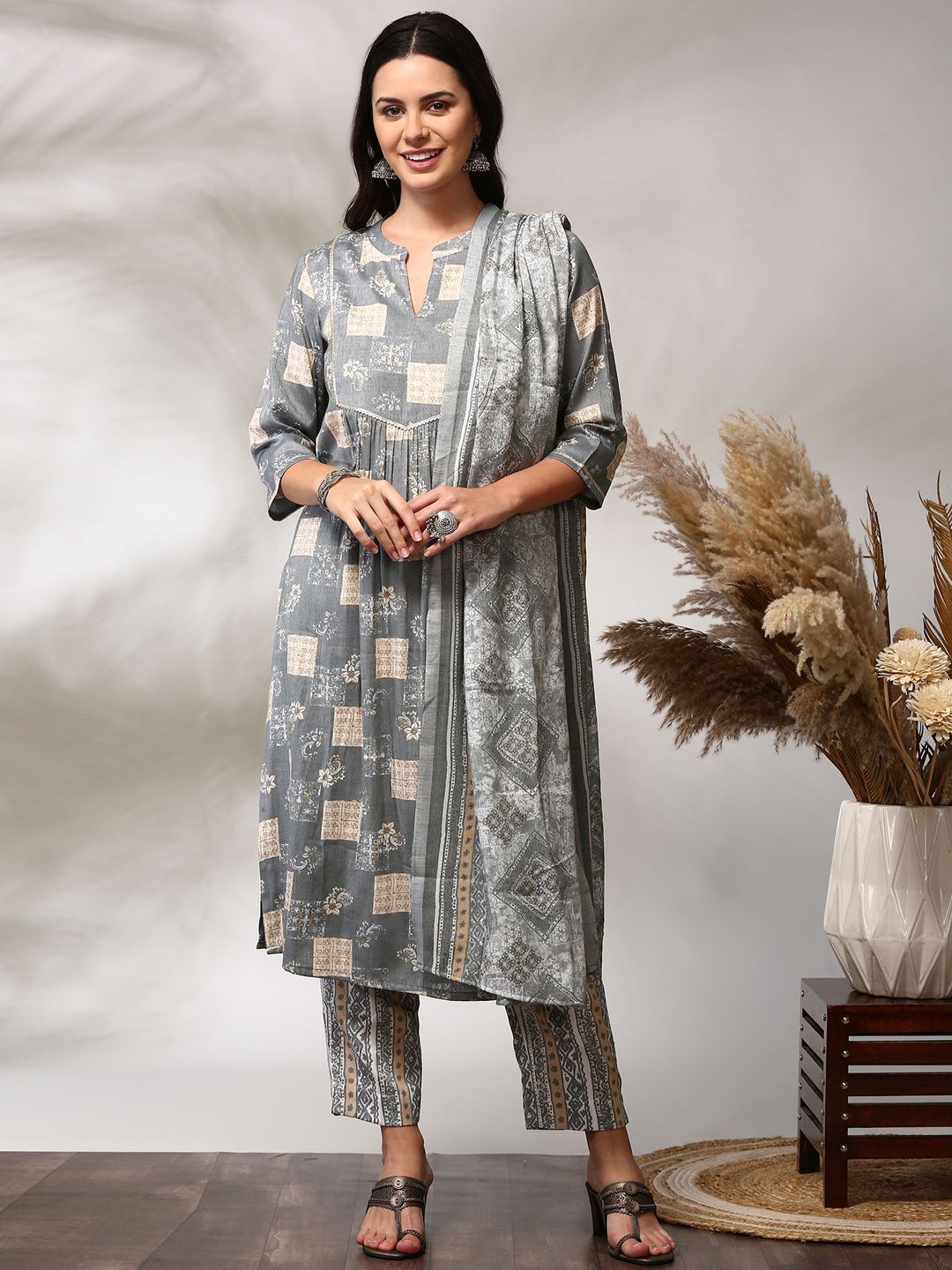 

Anouk Geometric Printed Regular Straight Kurta with Trousers & Dupatta, Grey