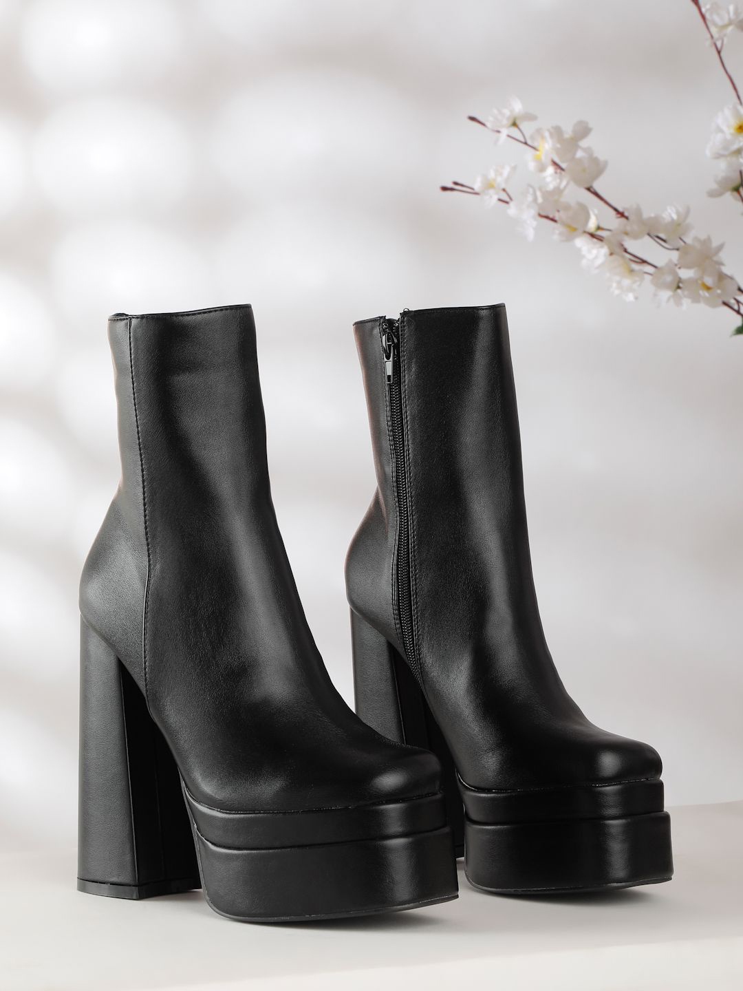 

Flat n Heels Women Casual Block-Heeled Regular Boots, Black