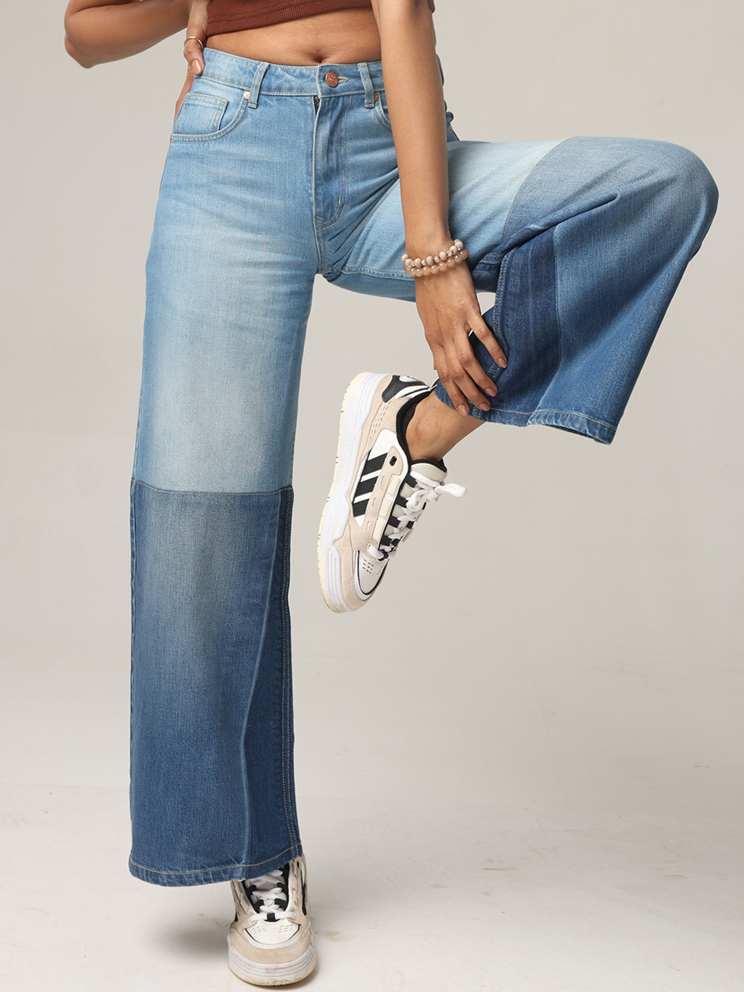 

DAYER Women Relaxed Fit Cotton Mildly Distressed Light Fade Casual Jeans, Blue