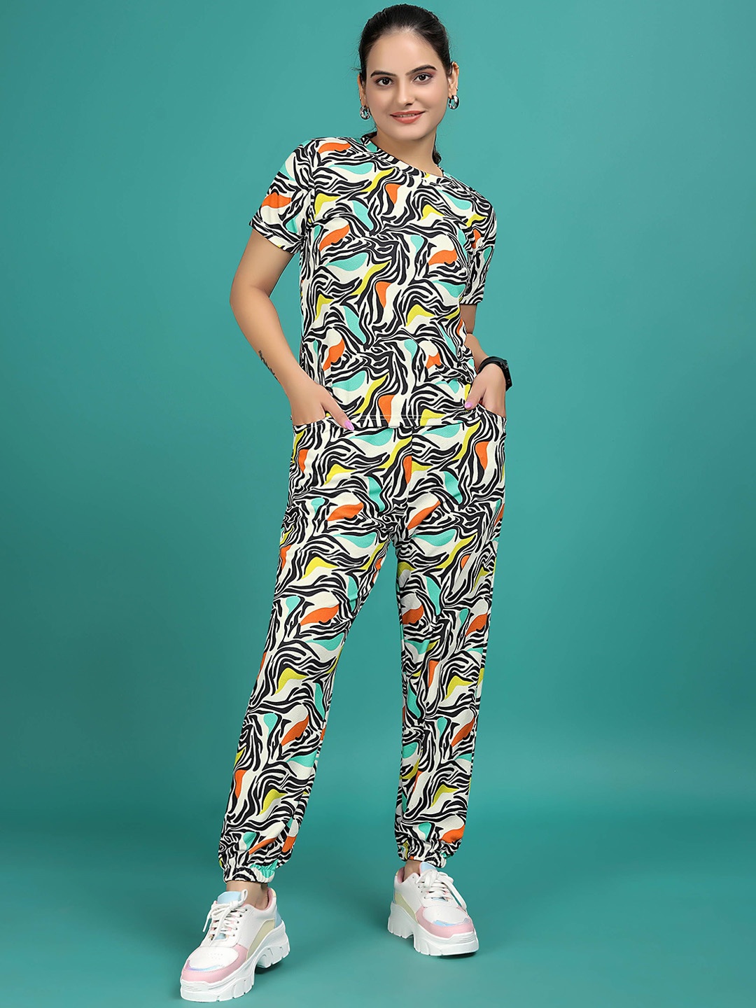 

SAKARMAA Women Printed T-Shirt & Joggers Co-Ords, Cream