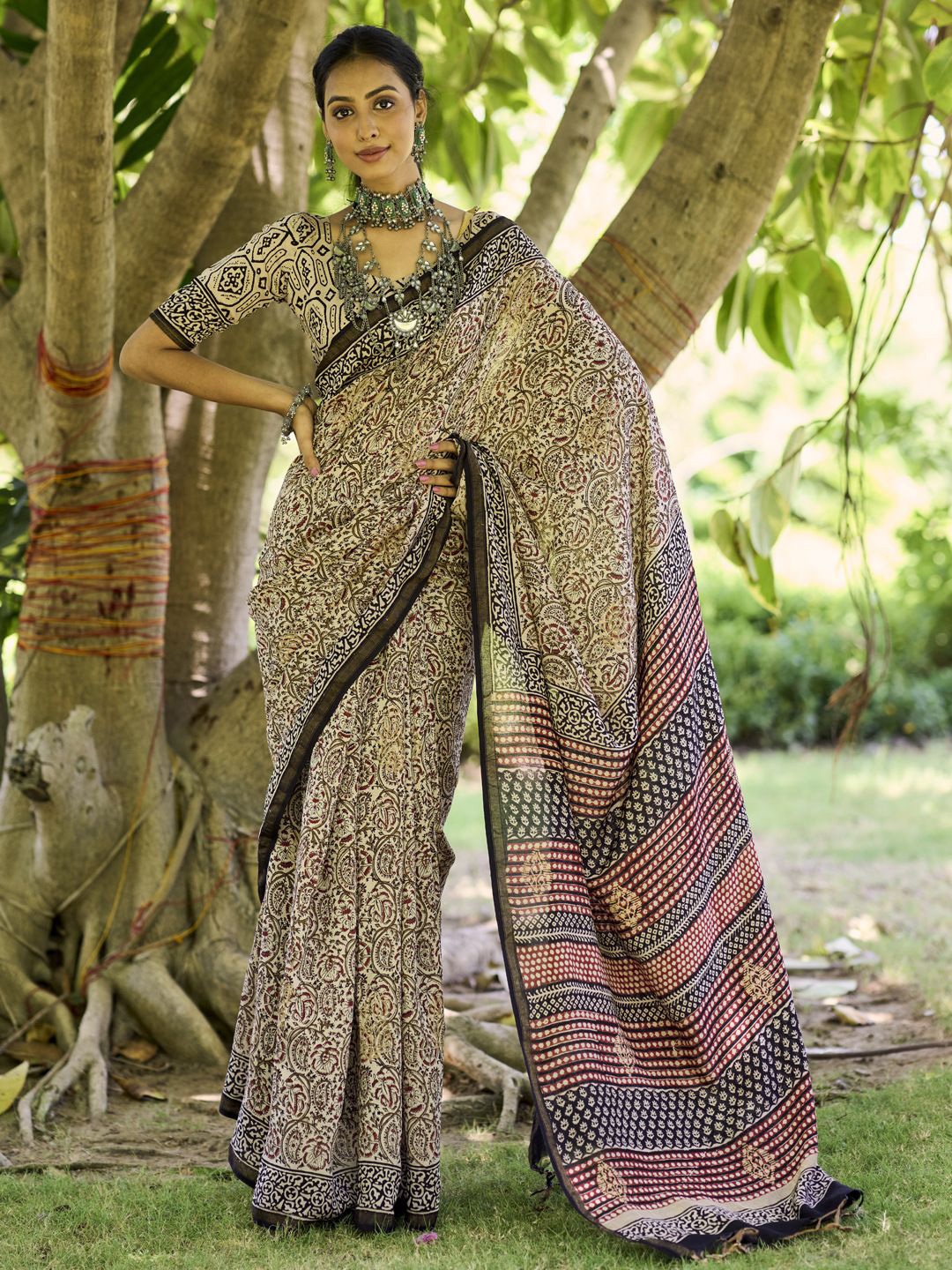 

CHUDIYA Ajrak Printed Block Print Saree, Beige