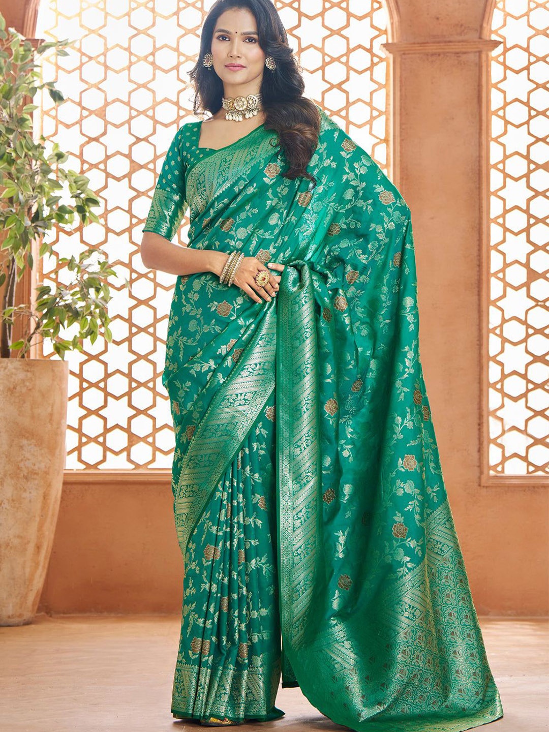 

MySilkLove Woven Design Zari Banarasi Saree, Green