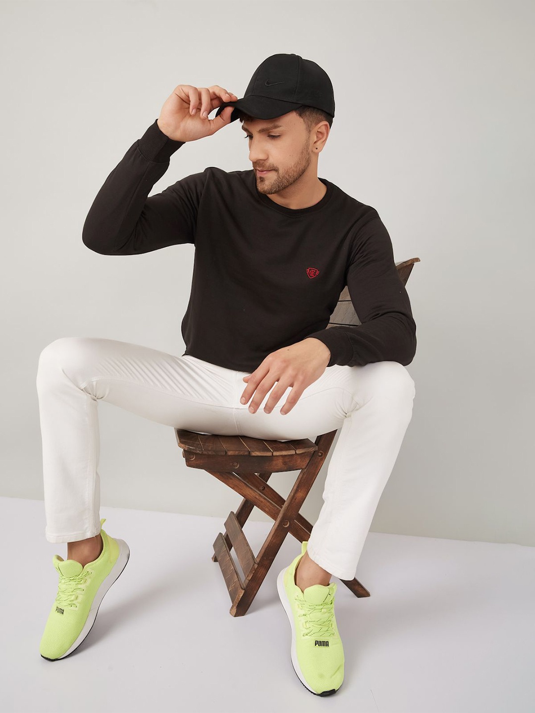 

WE PERFECT Men Round Neck Pullover Sweatshirt, Black