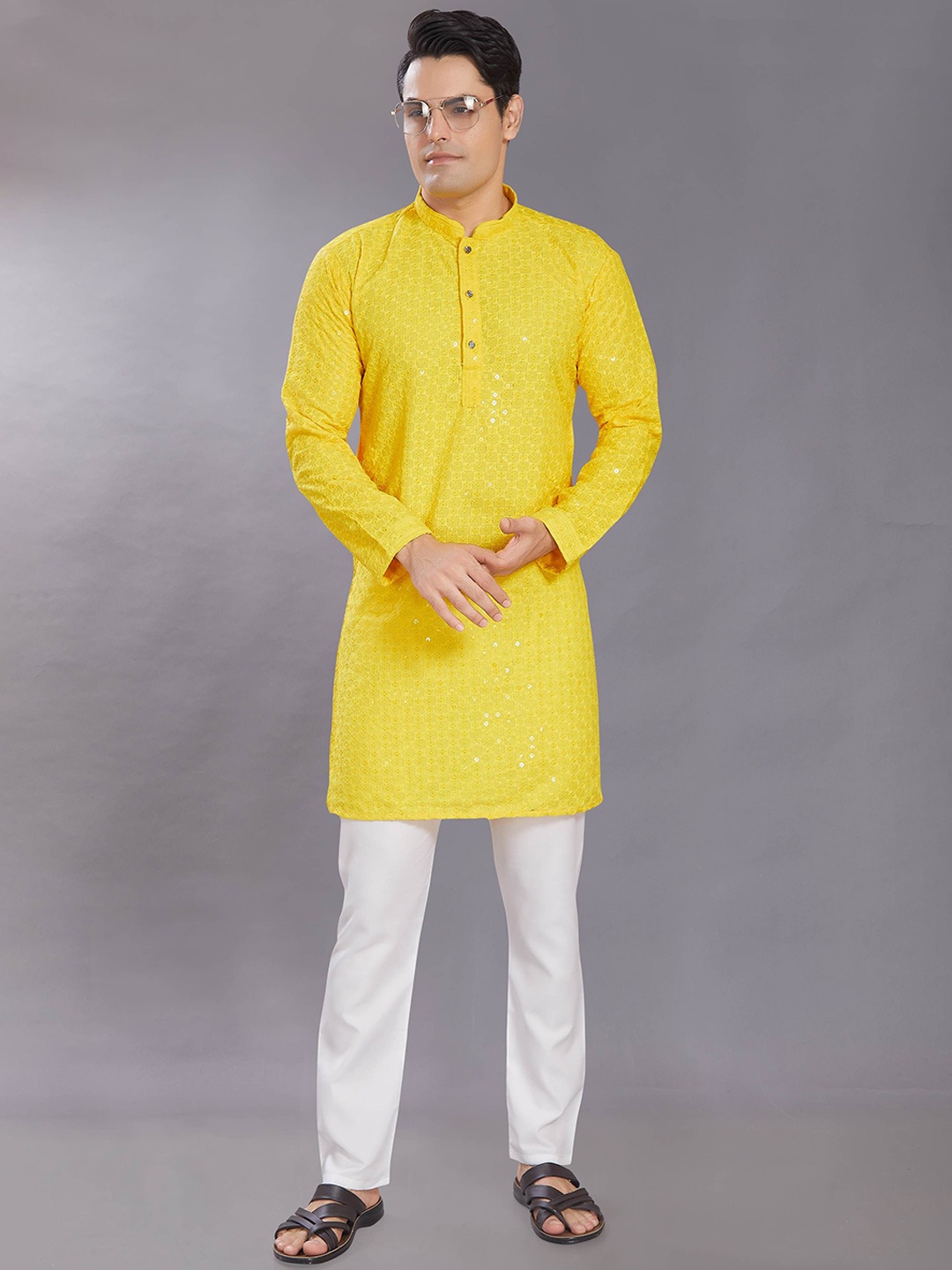 

DIVISIVE Floral Embroidered Sequinned Mandarin Collar Slim Fit Kurta, Yellow