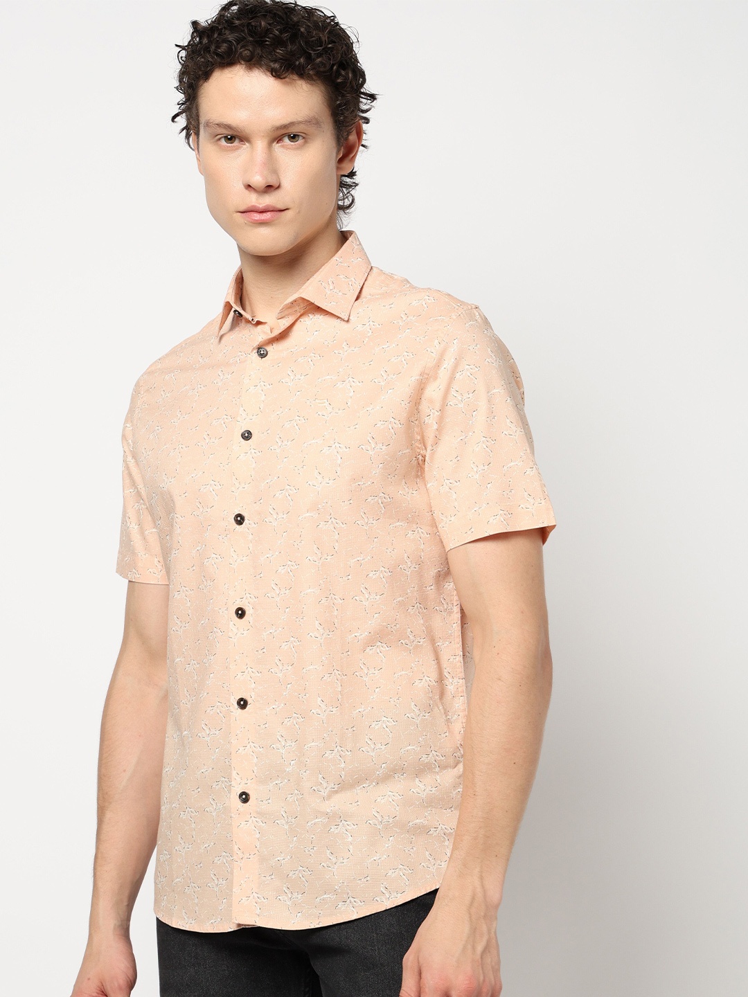 

Blue Buddha Men Comfort Cutaway Collar Abstract Printed Cotton Tailored Fit Casual Shirt, Peach