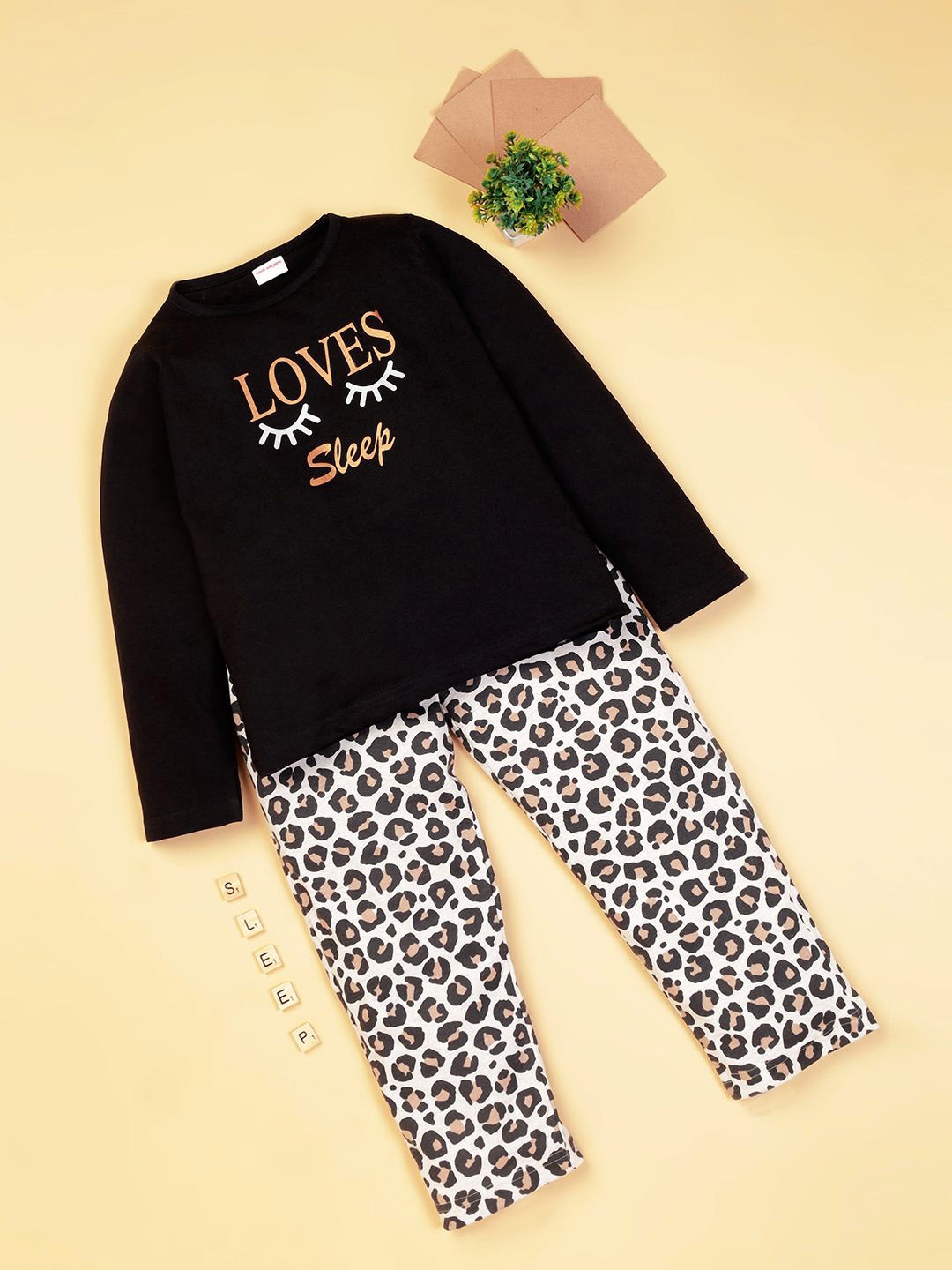 

RAINE AND JAINE Girls Pure Cotton Typography Printed Night suit, Black