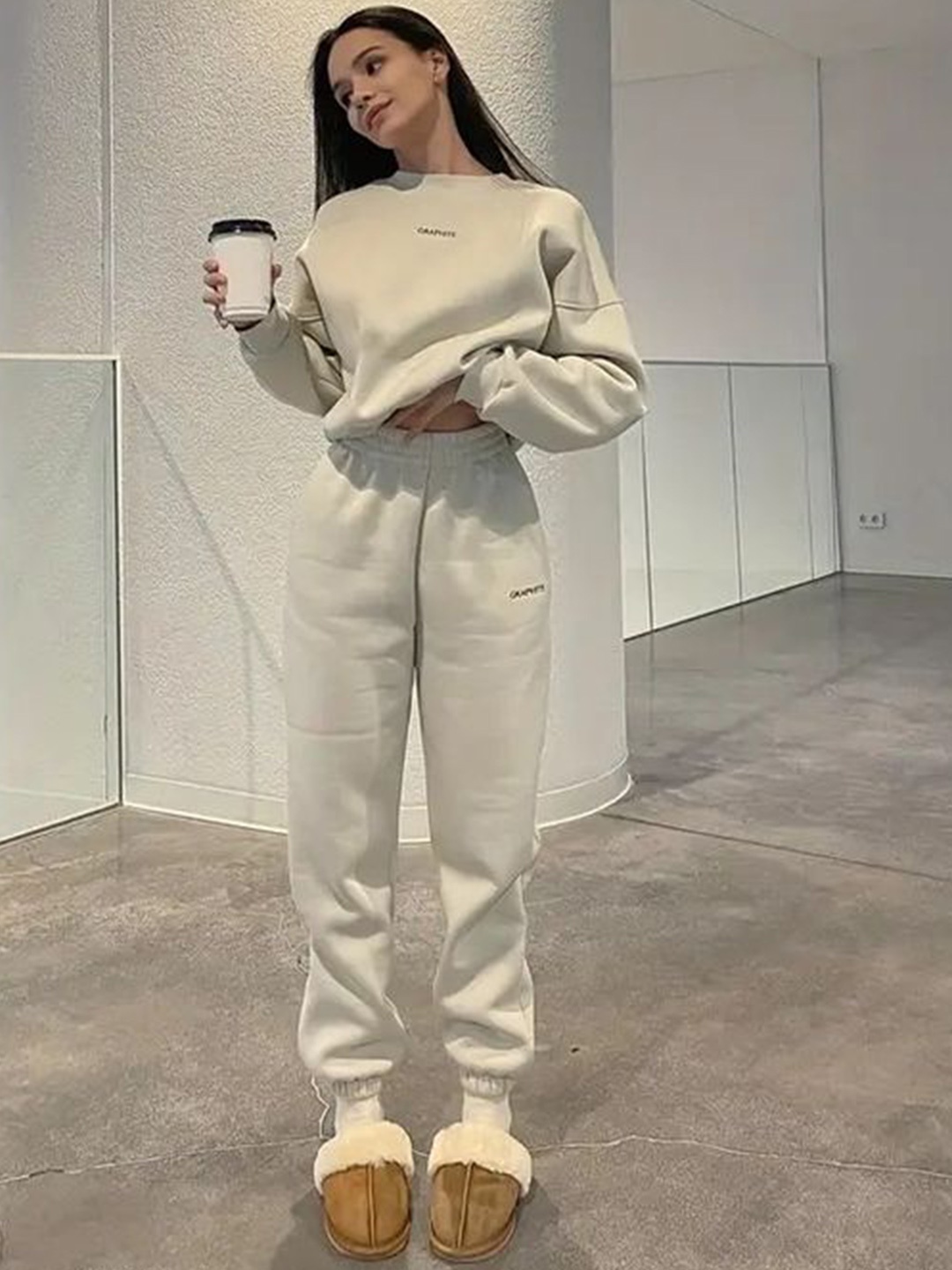 

LULU & SKY Round Neck Long Sleeves Sweatshirt With Jogger, White