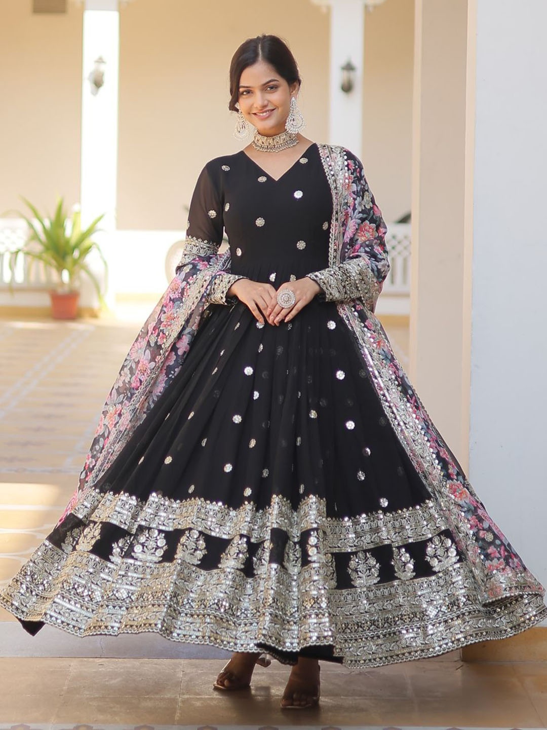 

KALINI Floral Embroidered Sequinned Georgette Anarkali Kurta With Duppatta, Black