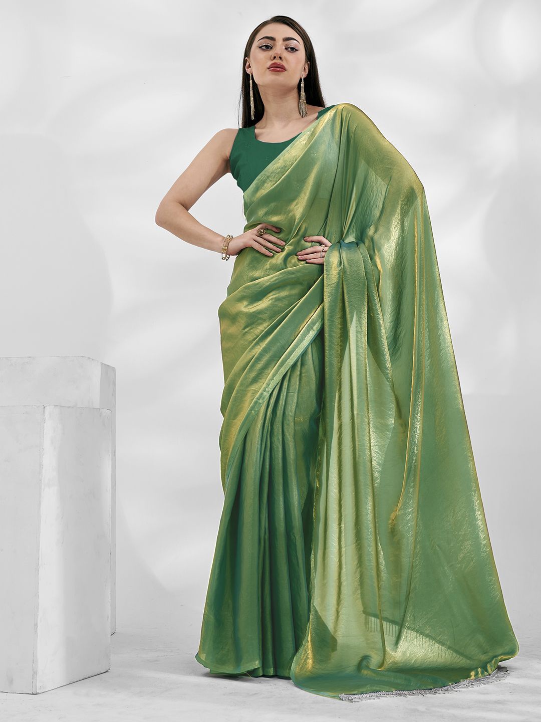 

Mitera Solid Saree With Blouse Piece, Green