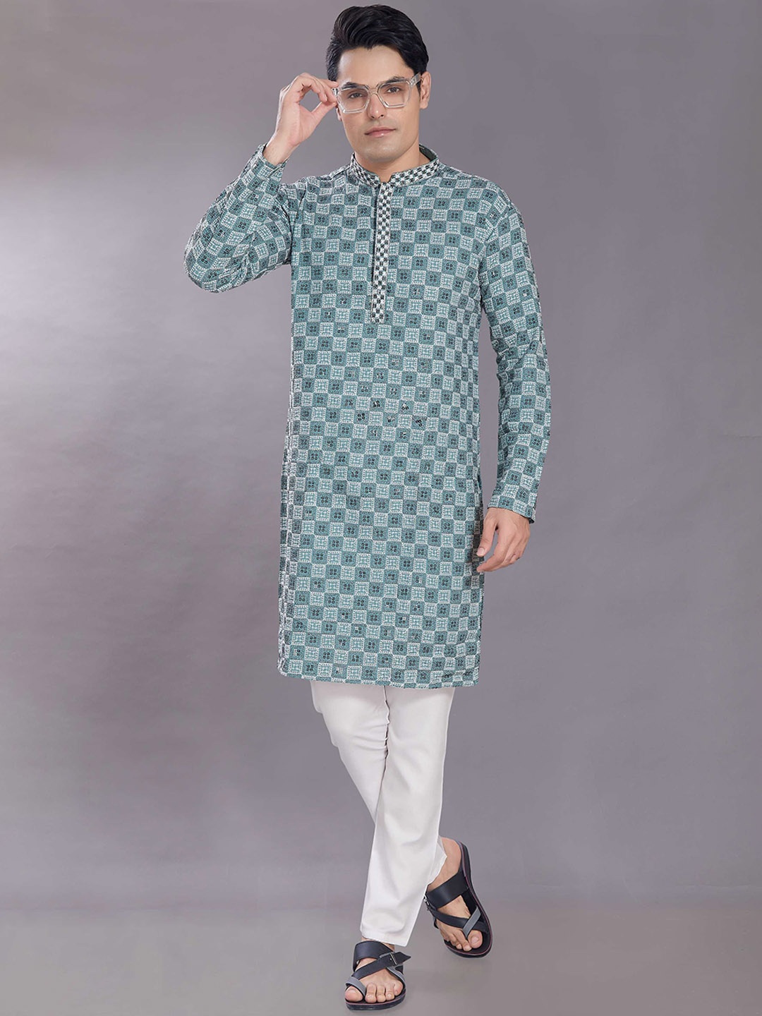 

DIVISIVE Geometric Embroidered Sequinned Mandarin Collar Slim Fit Kurta, Blue