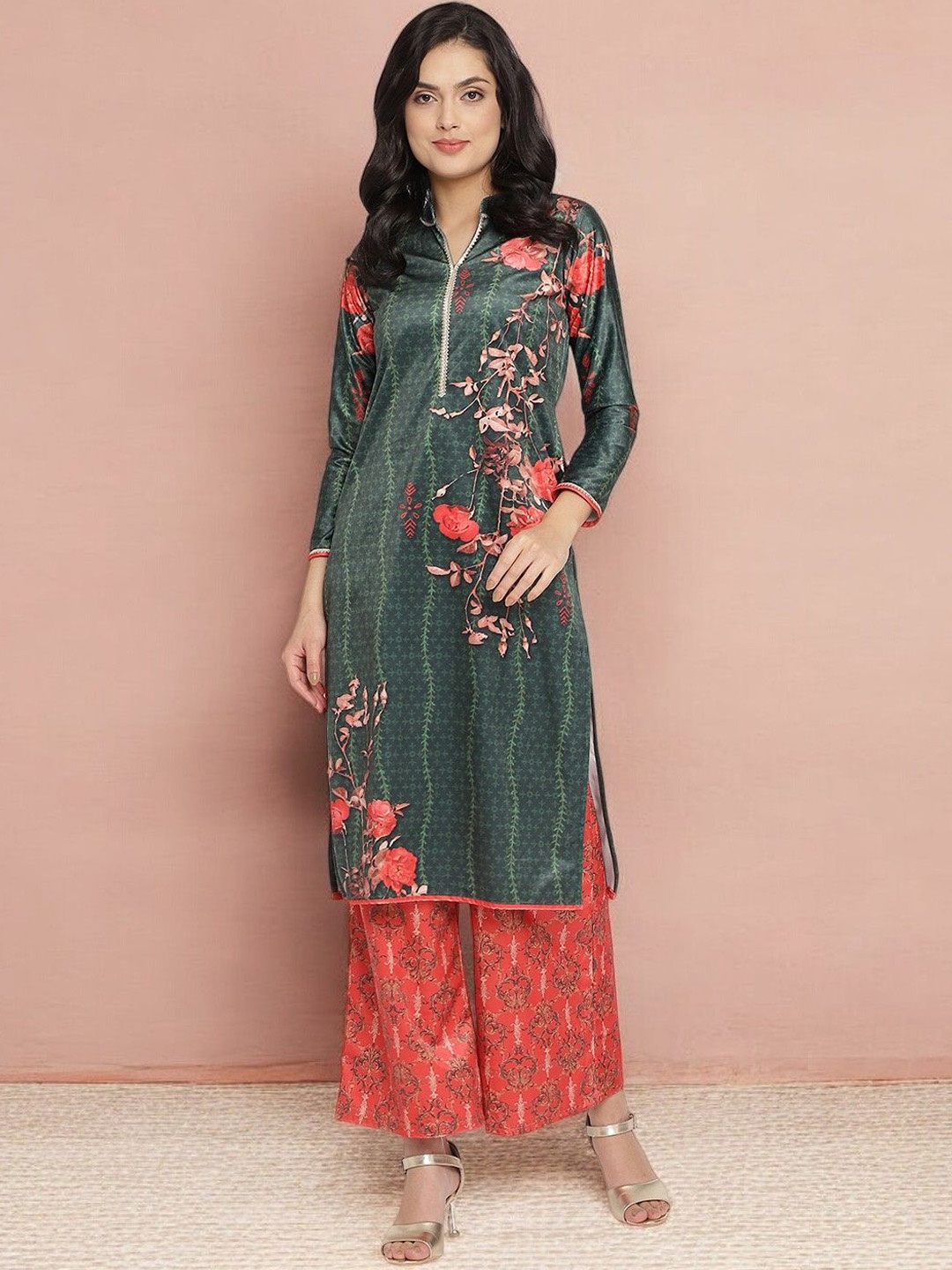 

Ahalyaa Green Floral Printed Mandarin Collar Velvet Straight Kurta with Palazzos